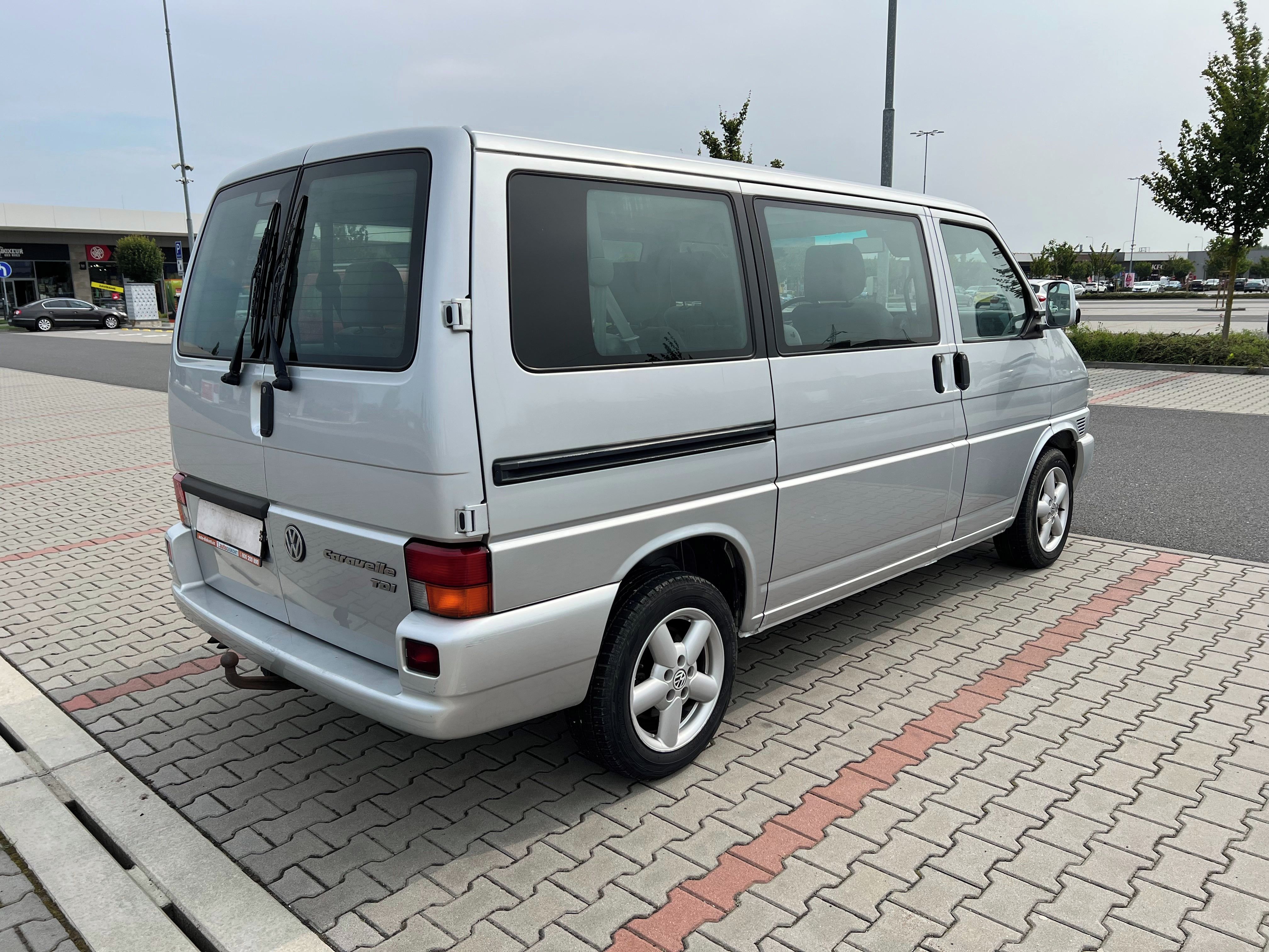 Volkswagen Caravelle, 2.5 TDi 9 míst digi klima TZ - fotka 3