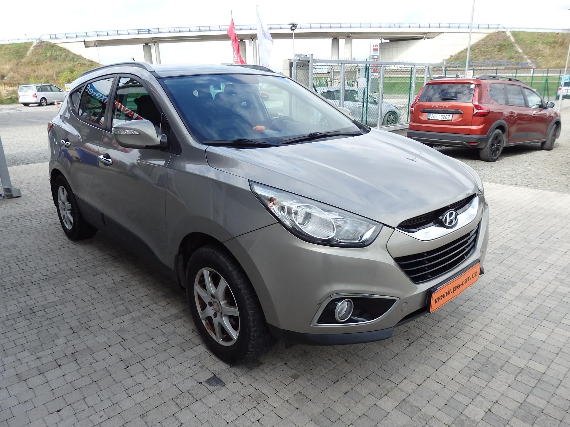 Hyundai ix35, 2.0 16V DIGI. KLIMA,4X4, ZÁVĚS - fotka 3