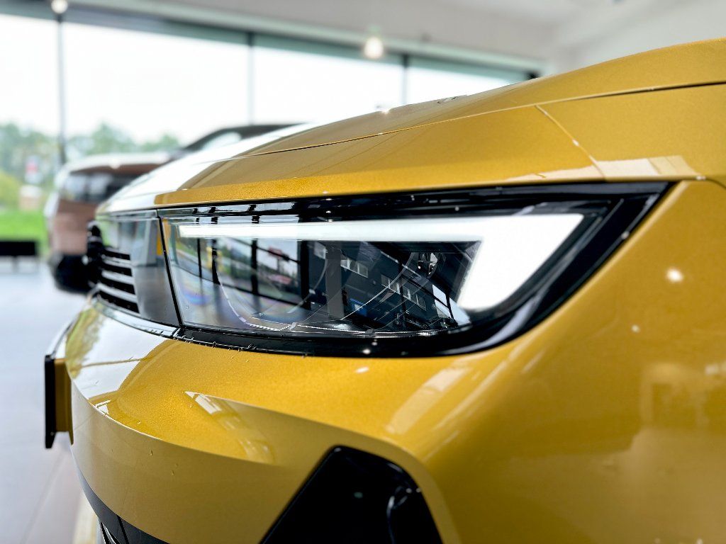 Opel Astra, GS Line hybrid automat + ZP - fotka 4