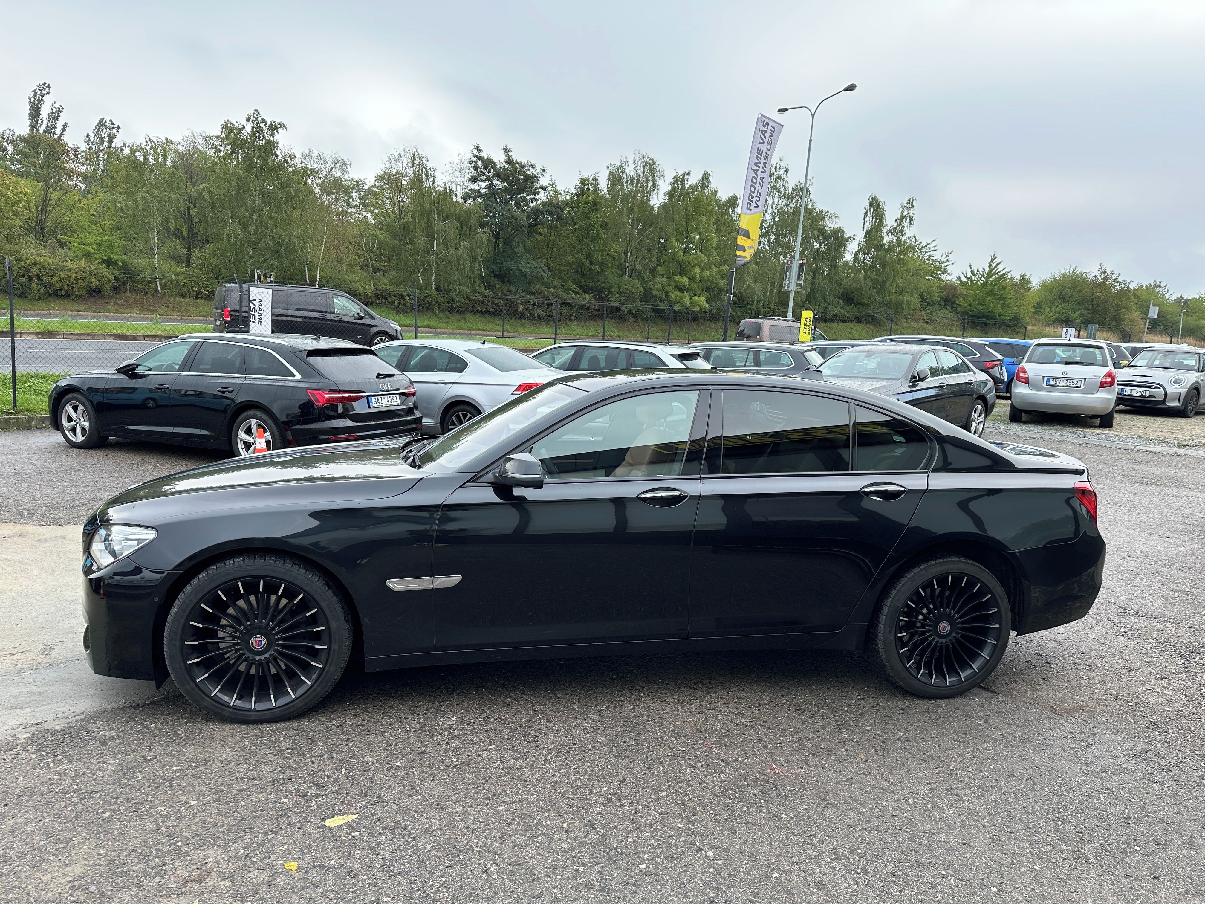 BMW Řada 7, BMW 730 2014 3.0 - fotka 4