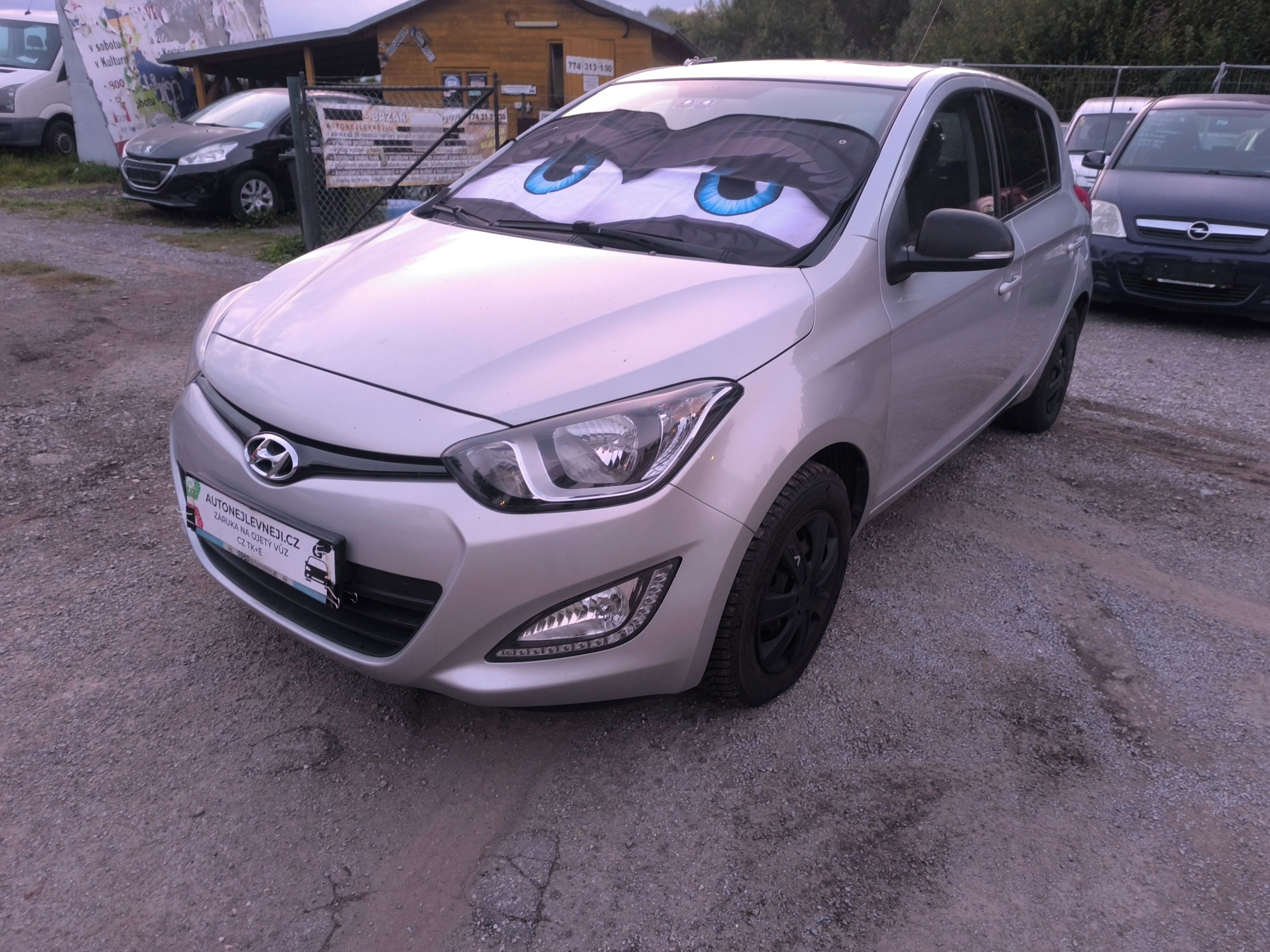 Hyundai i20, 1,4,MAX VÝBAVA,100KM,1MAJ50LET - fotka 2