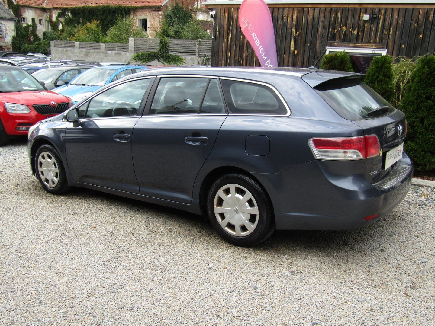 Toyota Avensis, 1.6 16V  97kW  ZIMNÍ PNEU - fotka 4