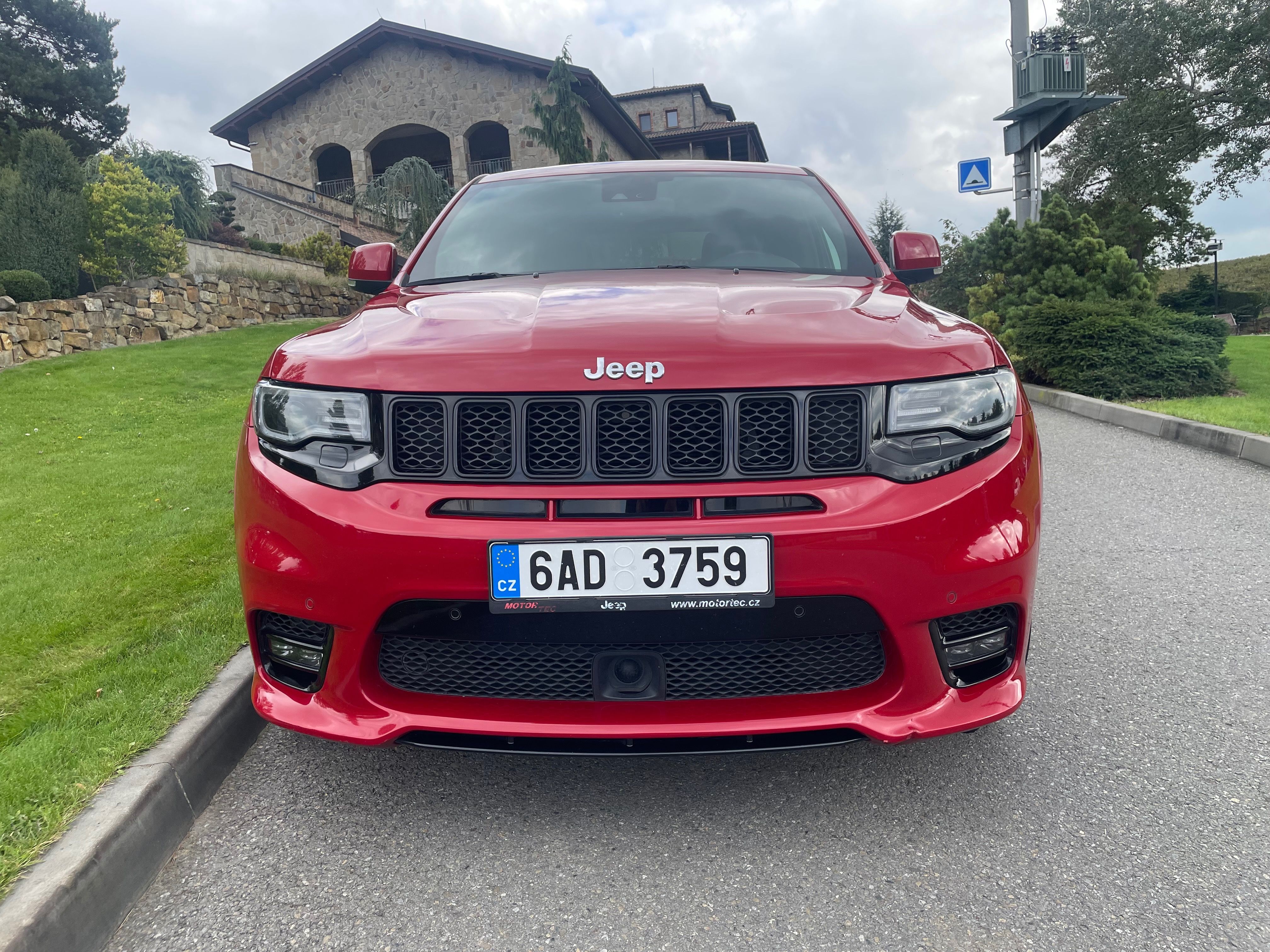 Jeep Grand Cherokee, 6.4 V8 SRT, NOVÉ V ČR - fotka 4