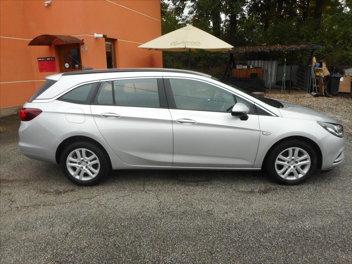 Opel Astra, 1,6 CDTi SPORTS TOURER - fotka 4