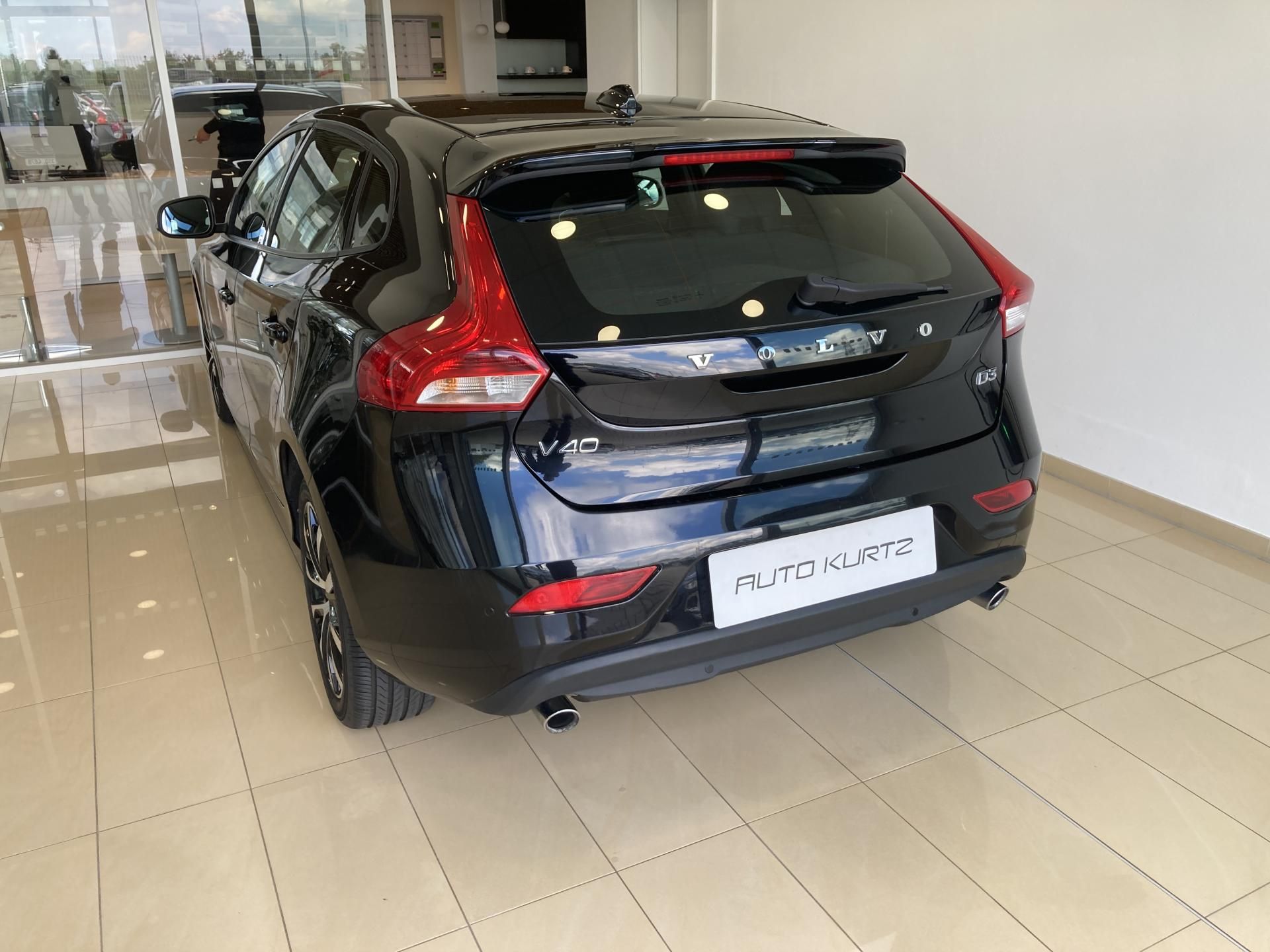 Volvo V40, D3 FWD MOMENTUM AUTOMAT - fotka 6