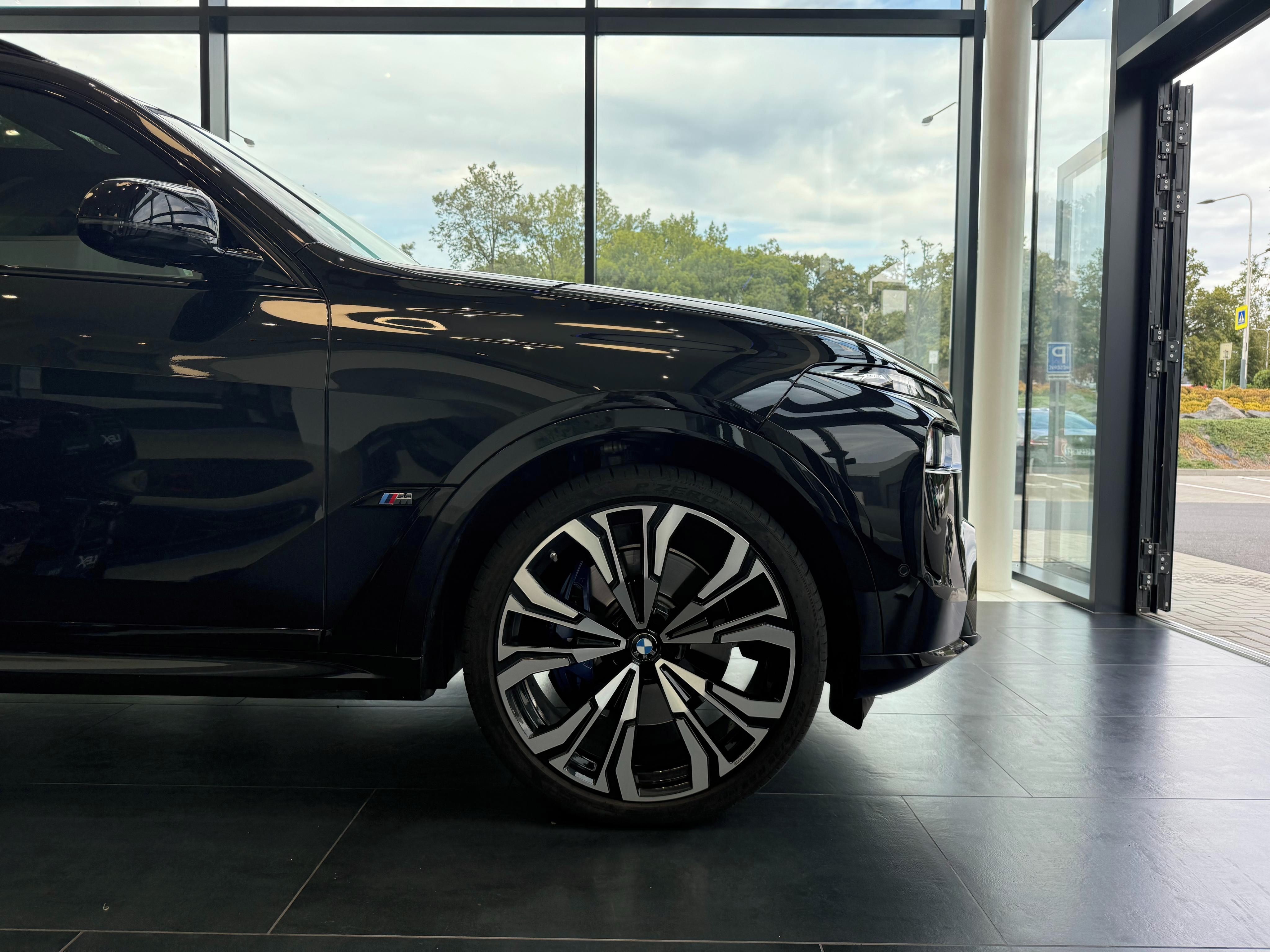 BMW X7, M60i, 1. majitel, plná výbava - fotka 4