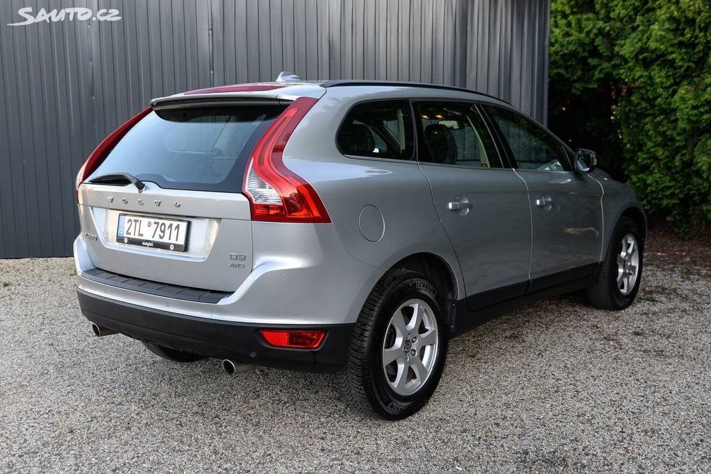 Volvo XC60, 2.4 D3 MANUÁL - fotka 2