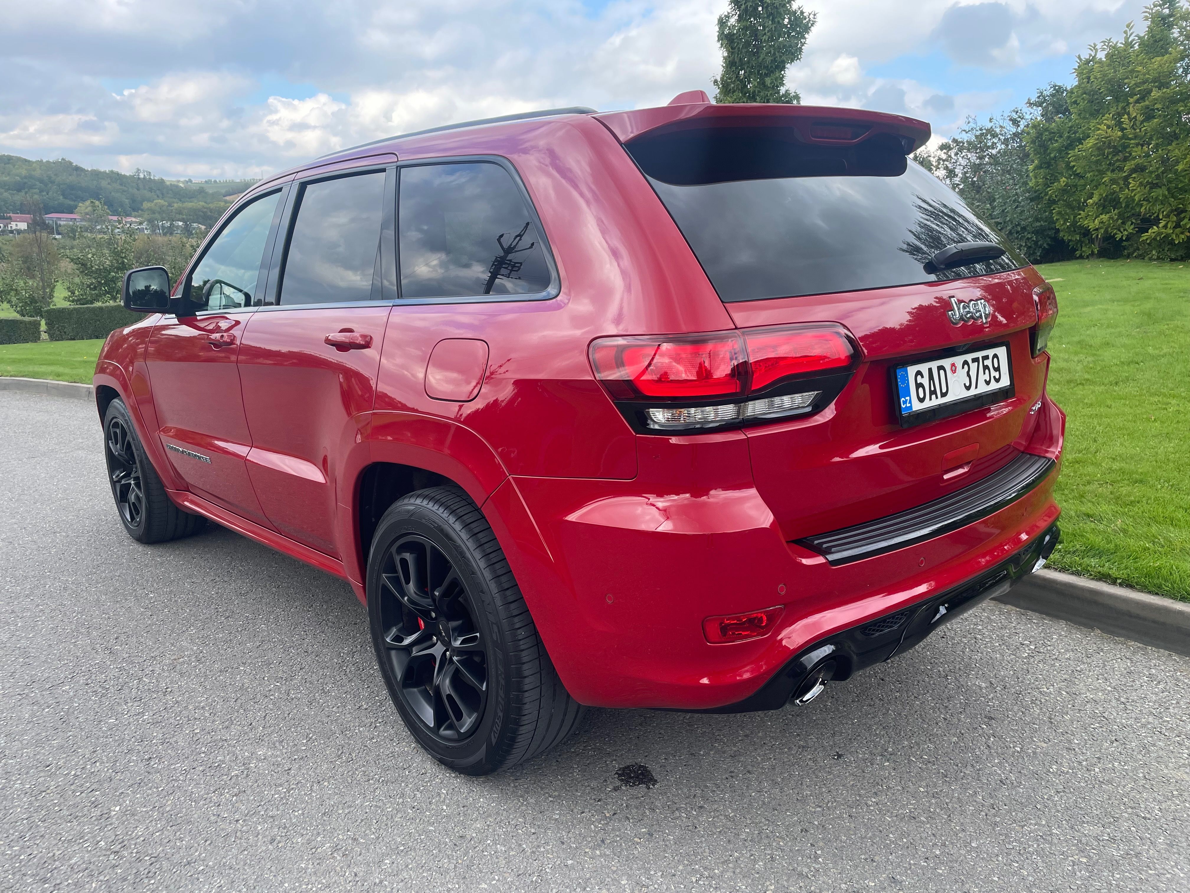 Jeep Grand Cherokee, 6.4 V8 SRT, NOVÉ V ČR - fotka 6