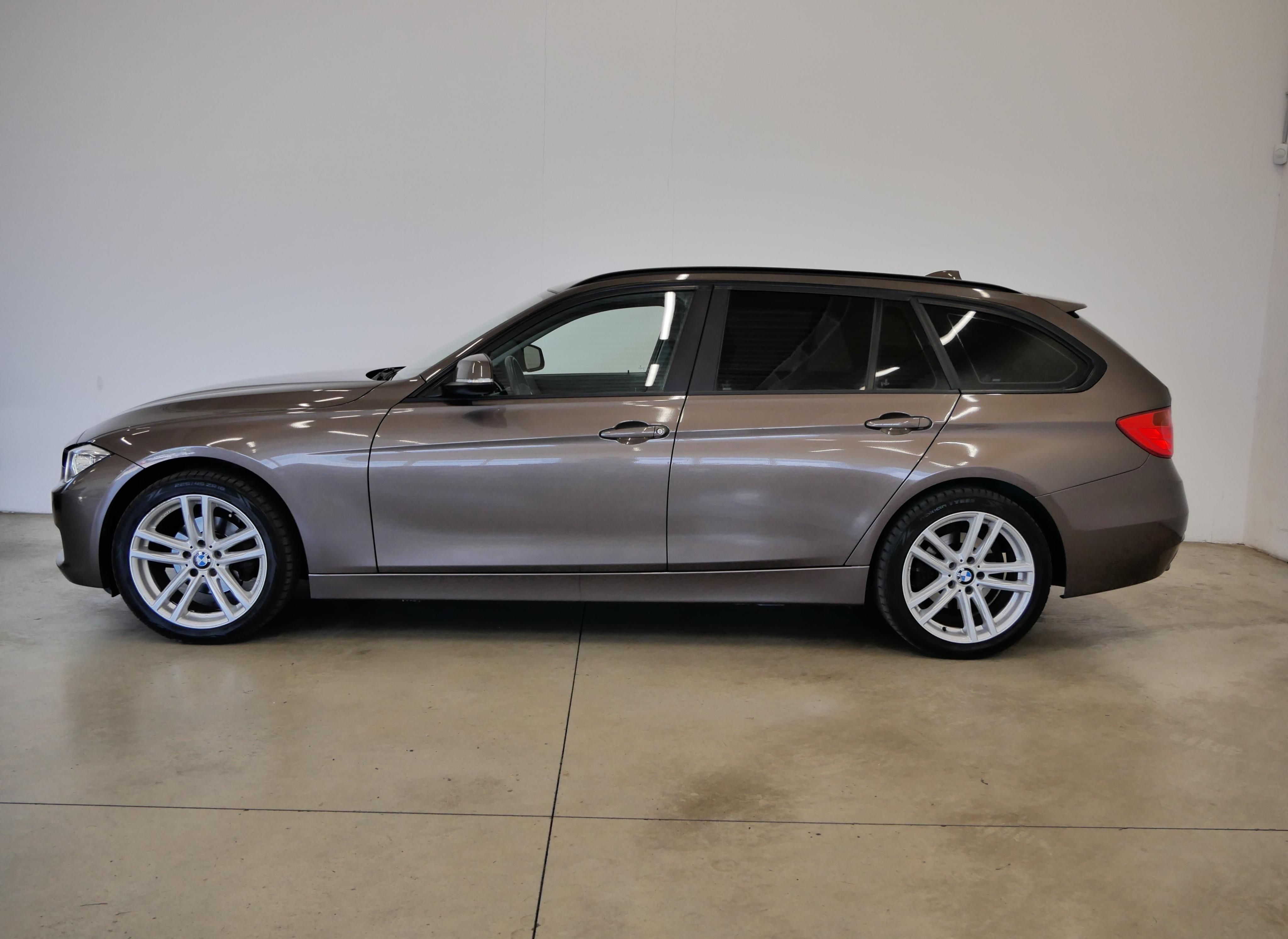 BMW Řada 3, 318d 105 kW xDrive Touring - fotka 3