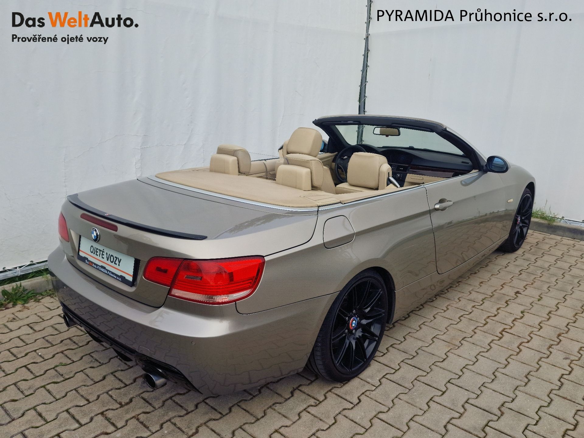 BMW Řada 3, 335i 225 kW e93 AT - fotka 2