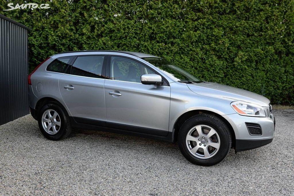 Volvo XC60, 2.4 D3 MANUÁL - fotka 5