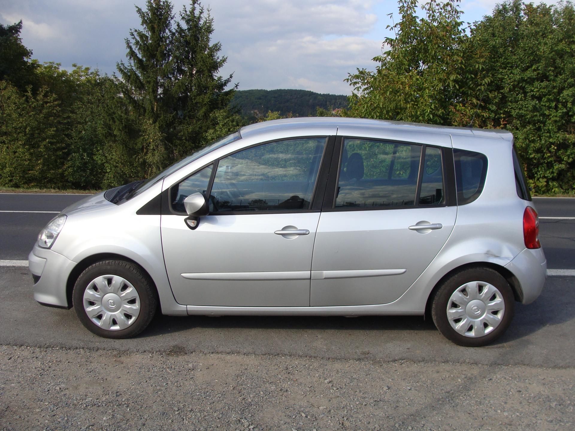 Renault Modus, 1.2 turbo, 74 kW, klimatizace - fotka 2