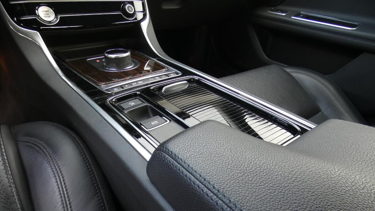 Jaguar XF, 20d AWD Prestige - fotka 6