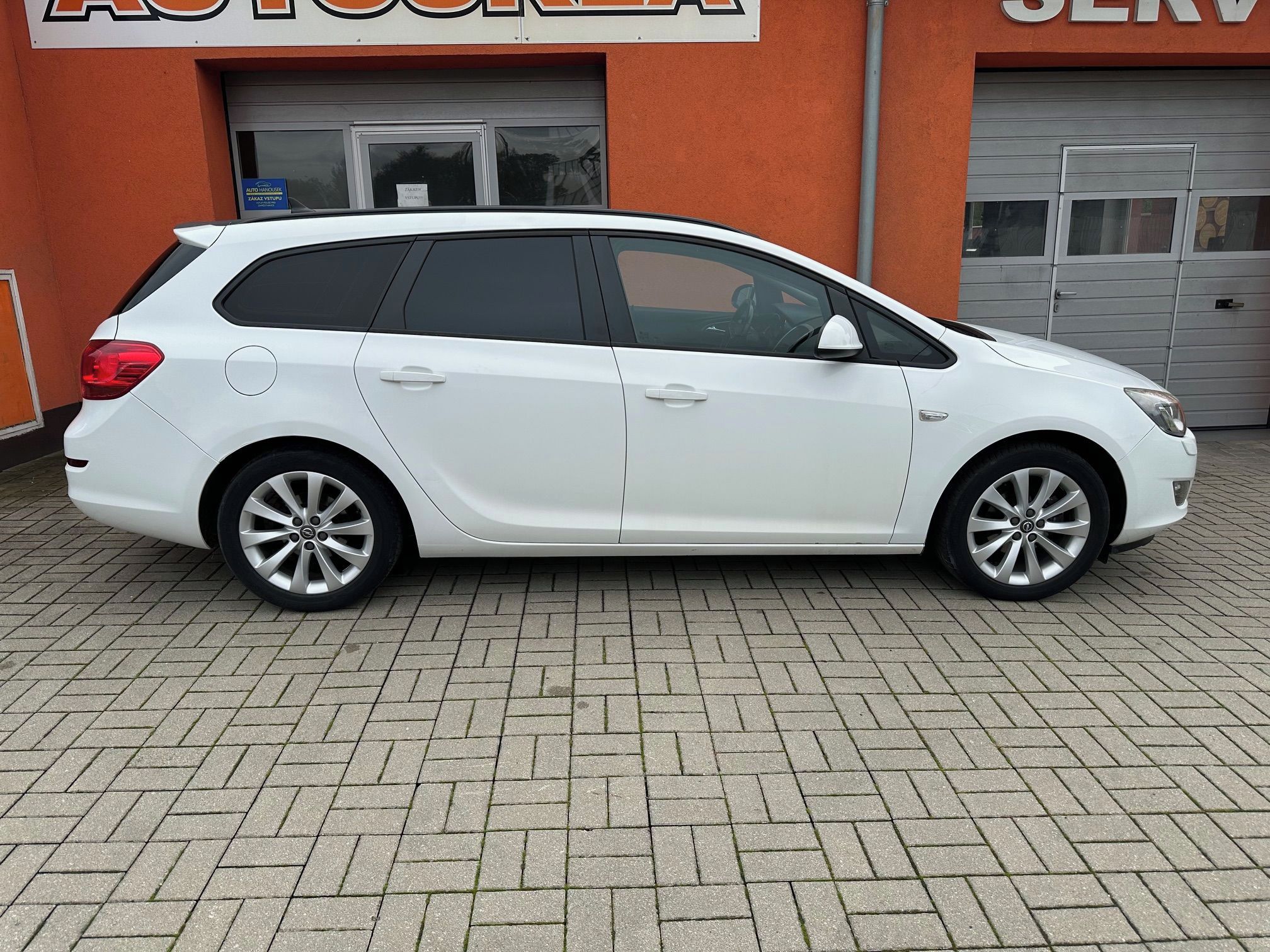 Opel Astra, 1.4 T 103KW NAVI,BI-XENON - fotka 4