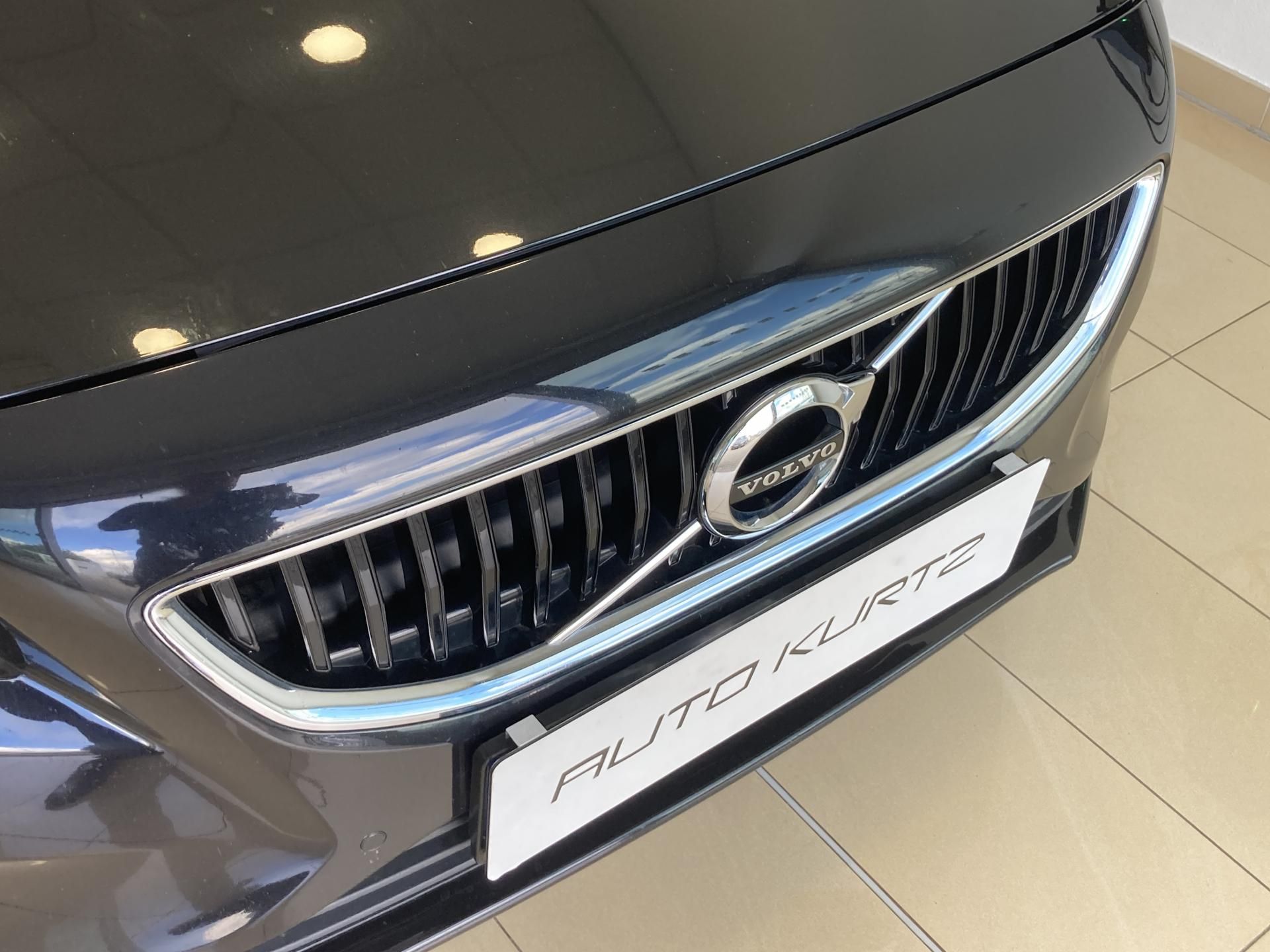 Volvo V40, D3 FWD MOMENTUM AUTOMAT - fotka 3