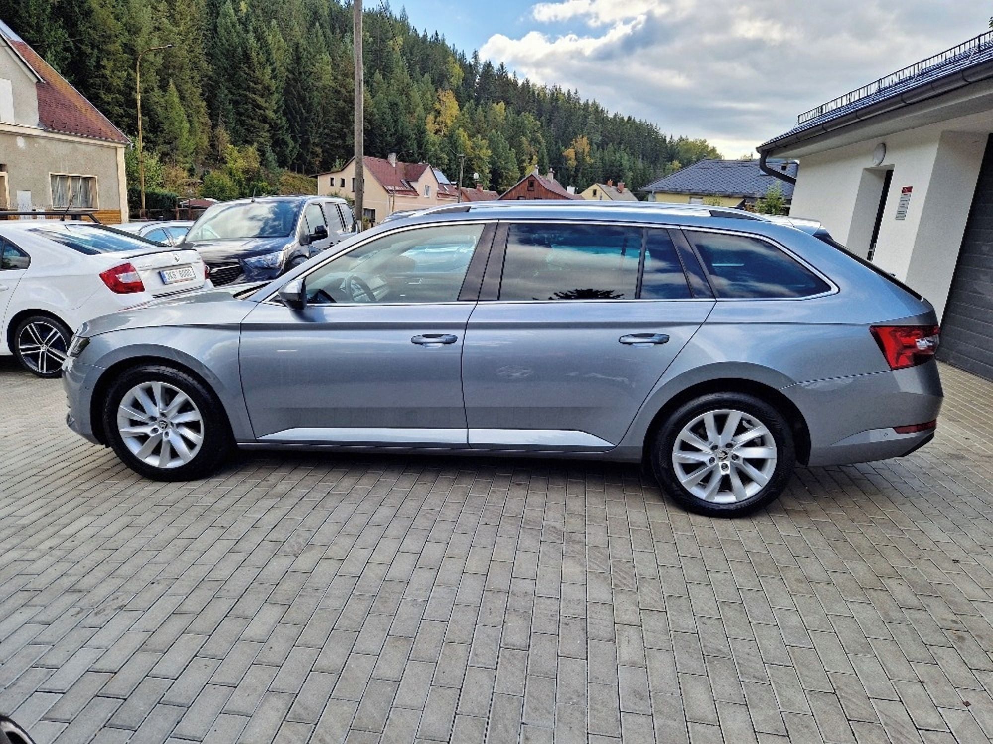 Škoda Superb, 2.0 TDI (110 kW) Style, LED - fotka 5