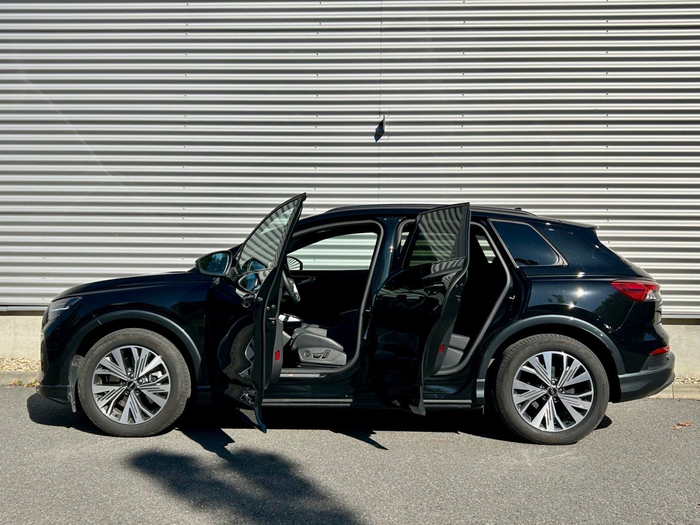 Audi Q4 e-tron, 45 E-TRON 1.MAJ/QUATTRO/ČR/DPH - fotka 6