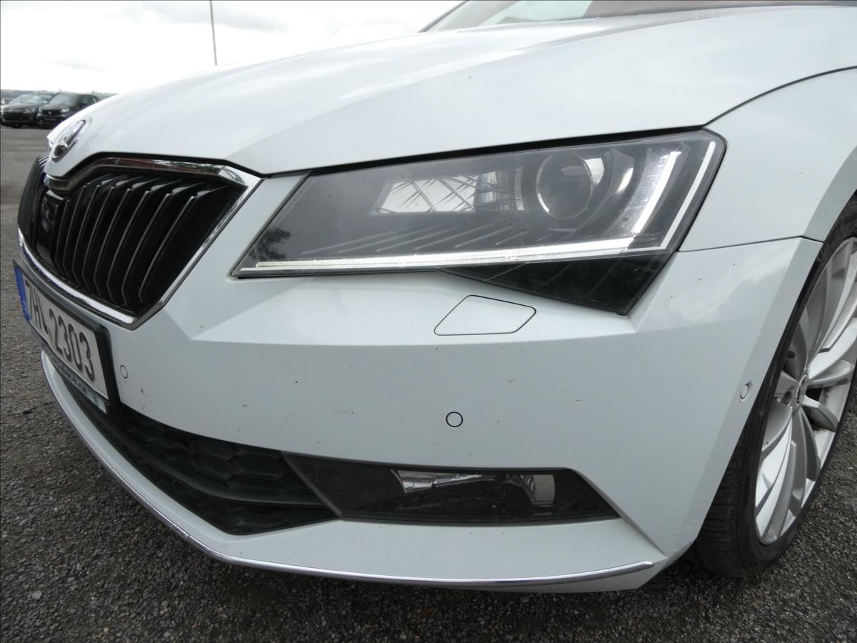 Škoda Superb, 2,0 TDI 140kW 4x4 L&K DSG - fotka 4