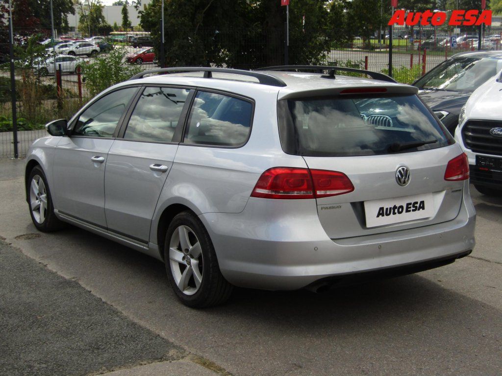 Volkswagen Passat, 1.6TDi,AC,výhřev sed - fotka 6