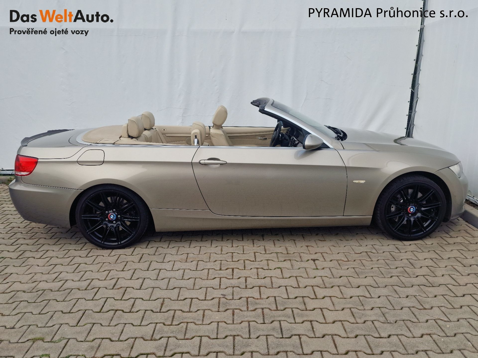 BMW Řada 3, 335i 225 kW e93 AT - fotka 6