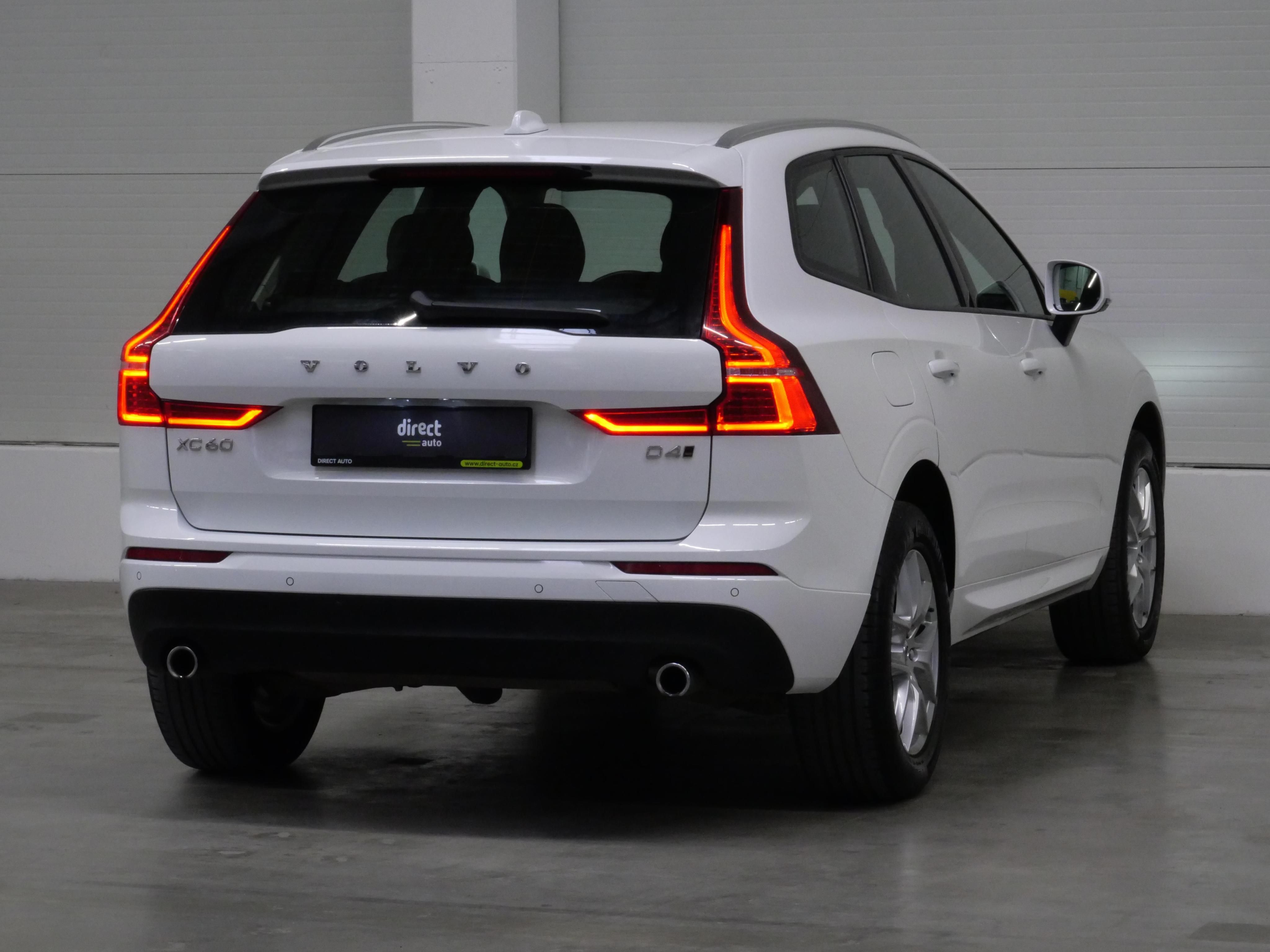 Volvo XC60, 2.0 D4 140 kW Drive-E Momentum - fotka 2