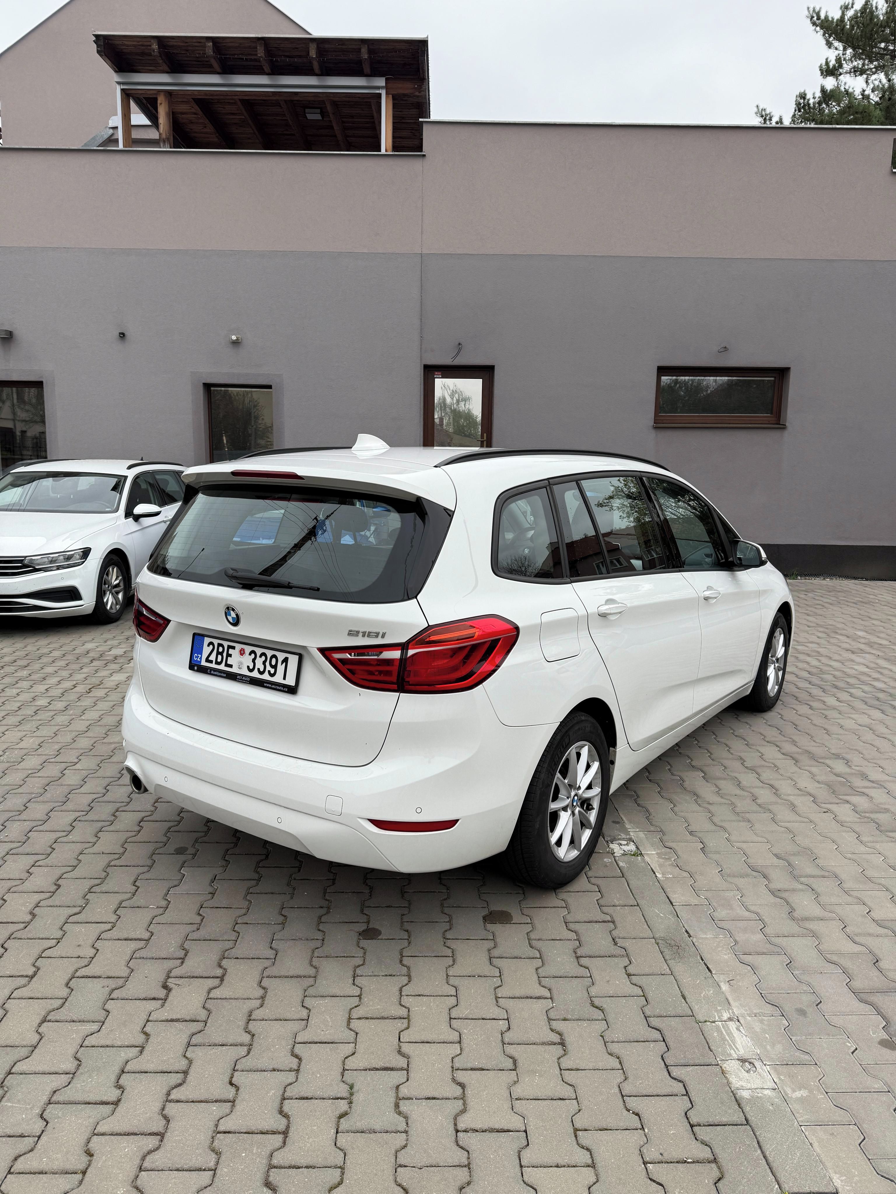 BMW Řada 2, BMW 218i Gran Tourer – 103 kW - fotka 4