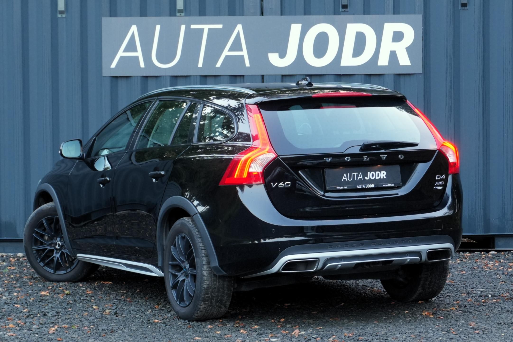 Volvo V60, 2.4 D4 Cross Country,ČR, Tažné - fotka 5