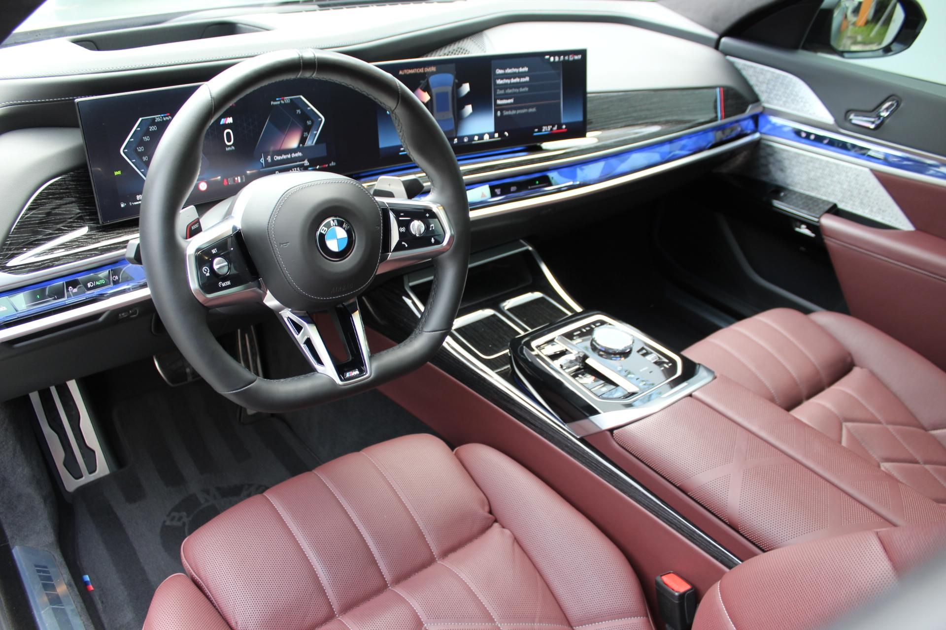 BMW Řada 7, 740d xDrive Sedan - fotka 4