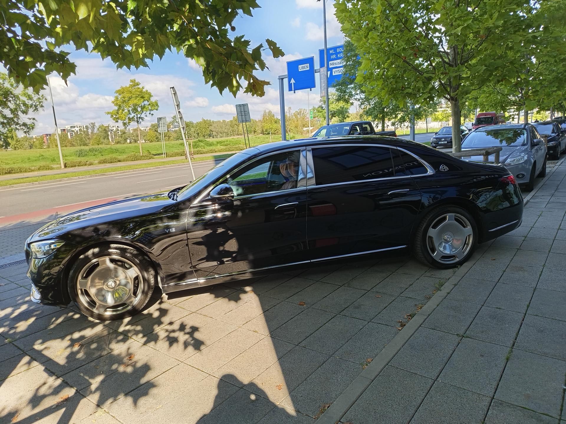 Mercedes-Benz Třídy S, MAYBACH S 680, V12 - fotka 6