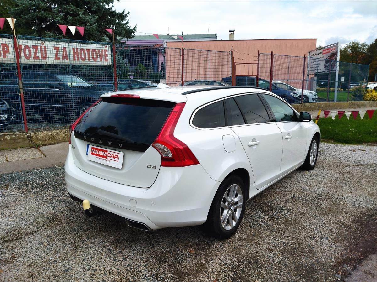 Volvo V60, 2,0 D4 DRIVE -E - fotka 5