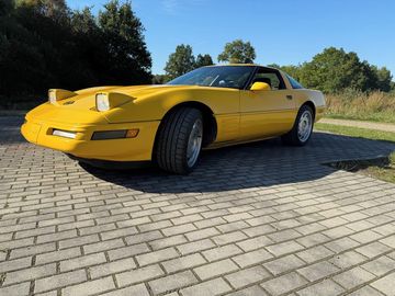 Chevrolet Corvette žlutá