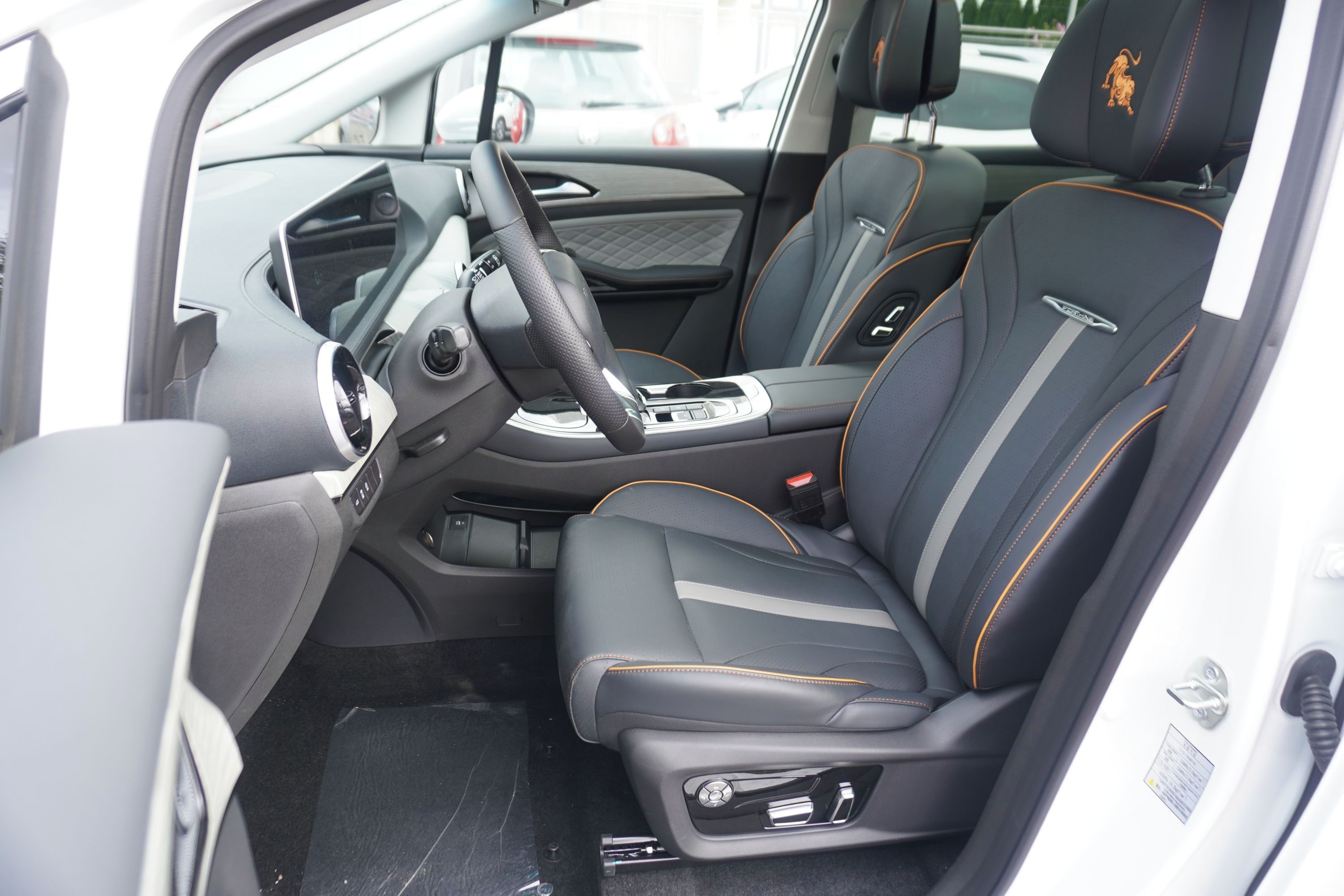 Dongfeng U-Tour, Exclusive FR 7míst - fotka 6
