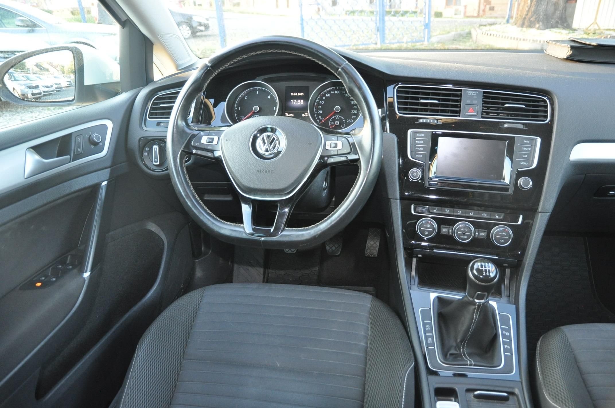 Volkswagen Golf, VII 1.6TDi 77kW KOMBI 4x4 - fotka 5