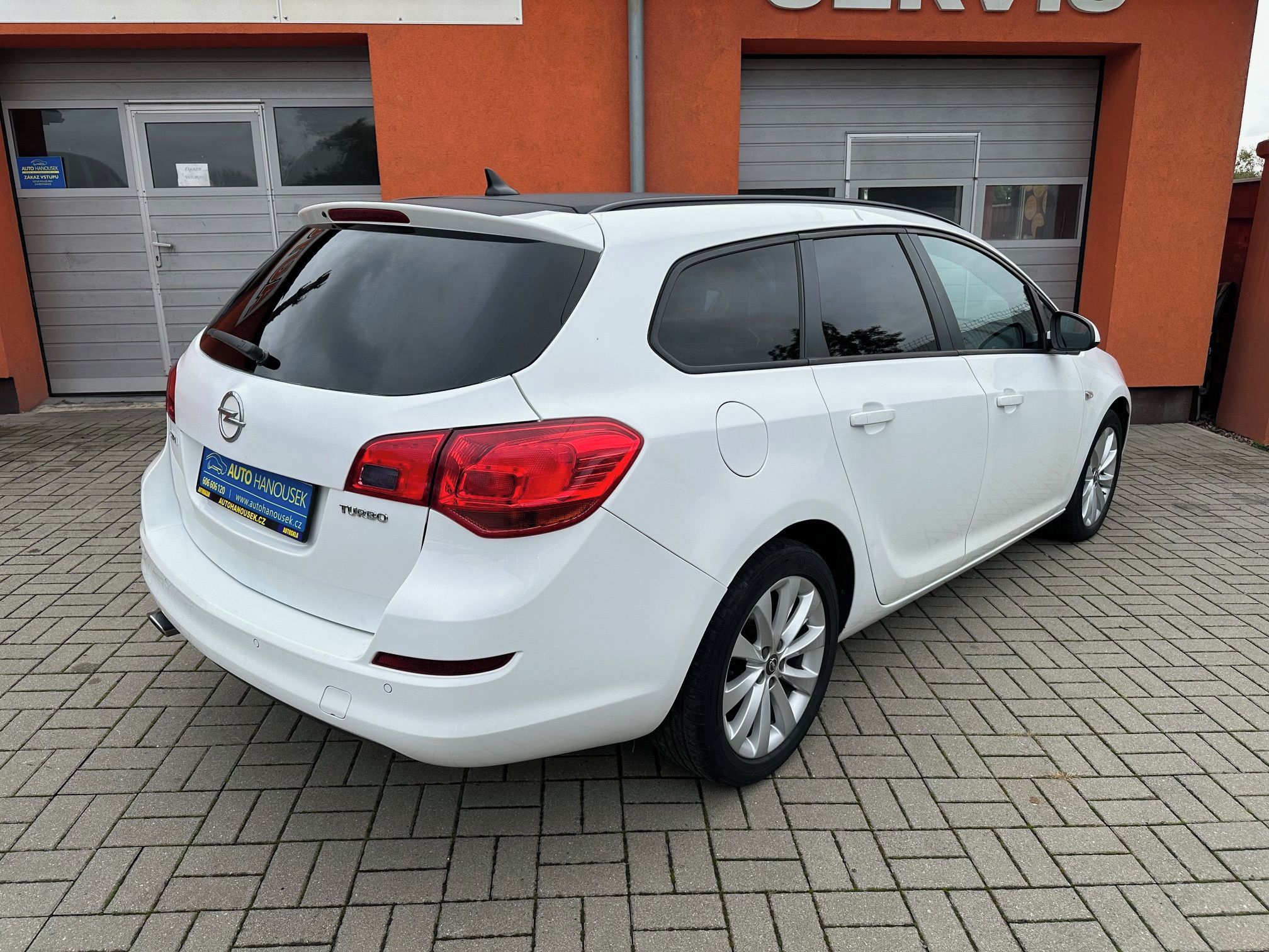 Opel Astra, 1.4 T 103KW NAVI,BI-XENON - fotka 2
