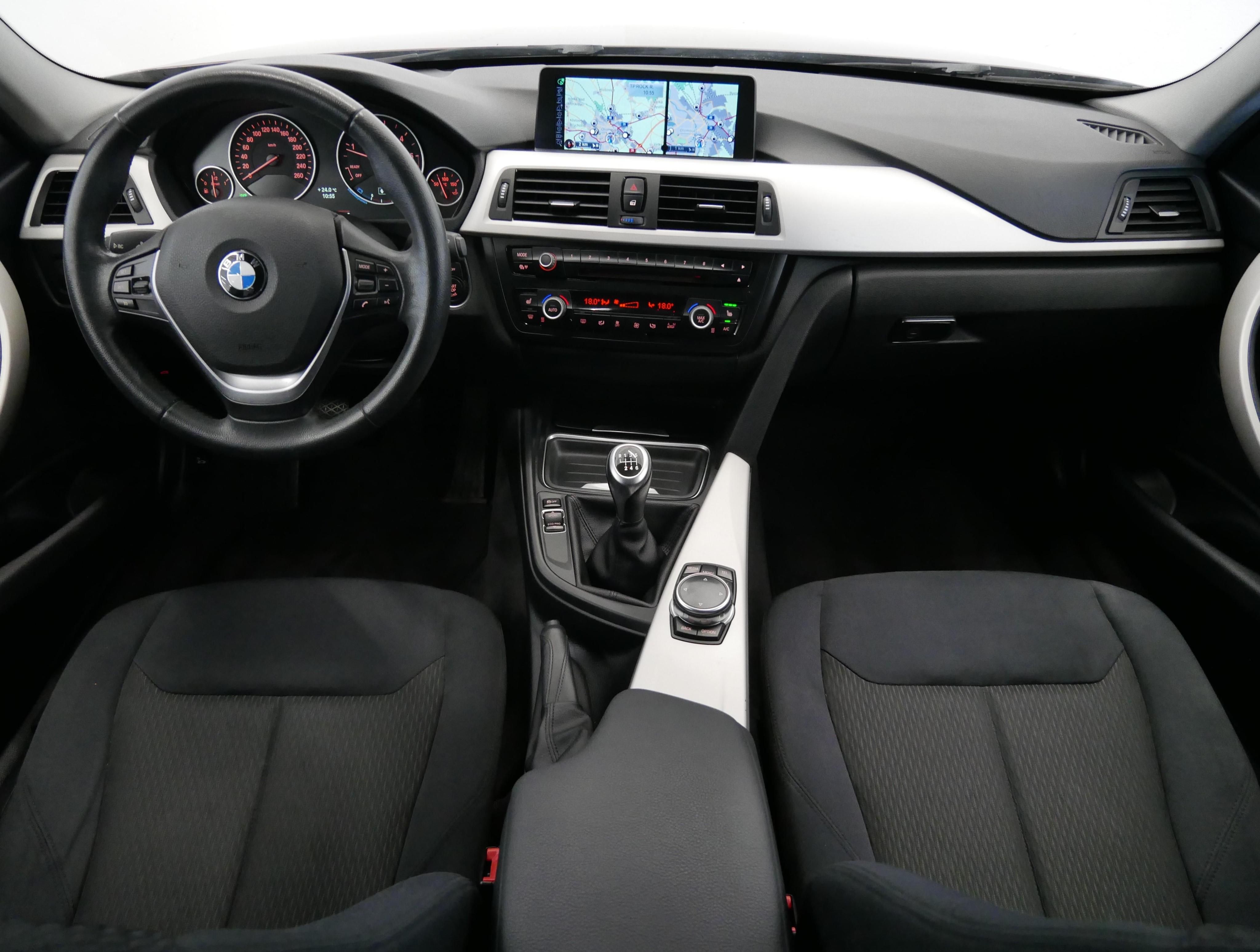 BMW Řada 3, 318d 105 kW xDrive Touring - fotka 5