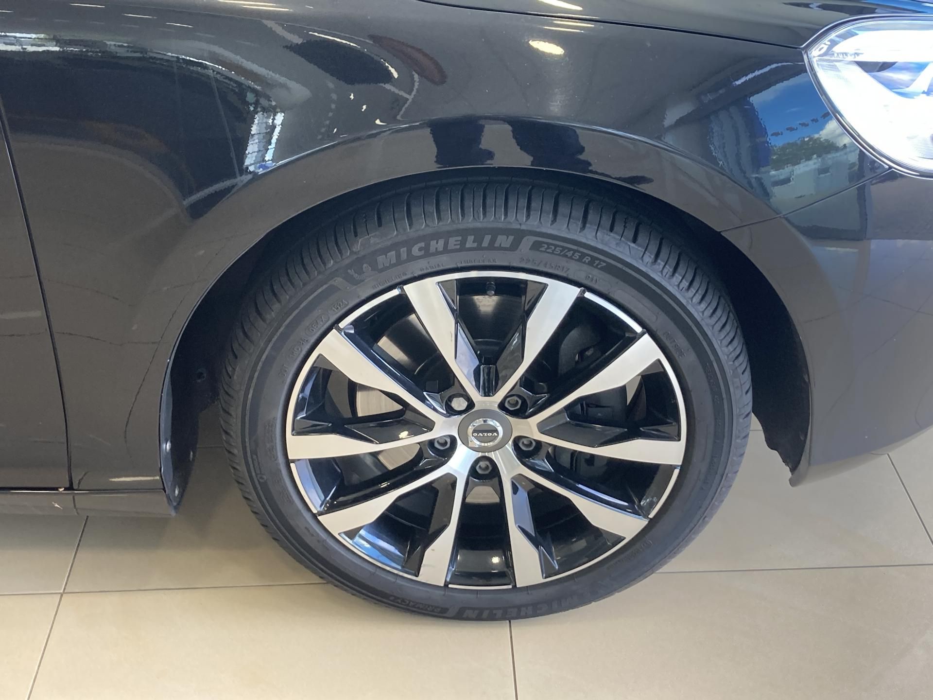 Volvo V40, D3 FWD MOMENTUM AUTOMAT - fotka 5