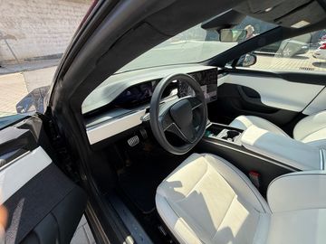 Plaid 1060 HP, koupeno v ČR