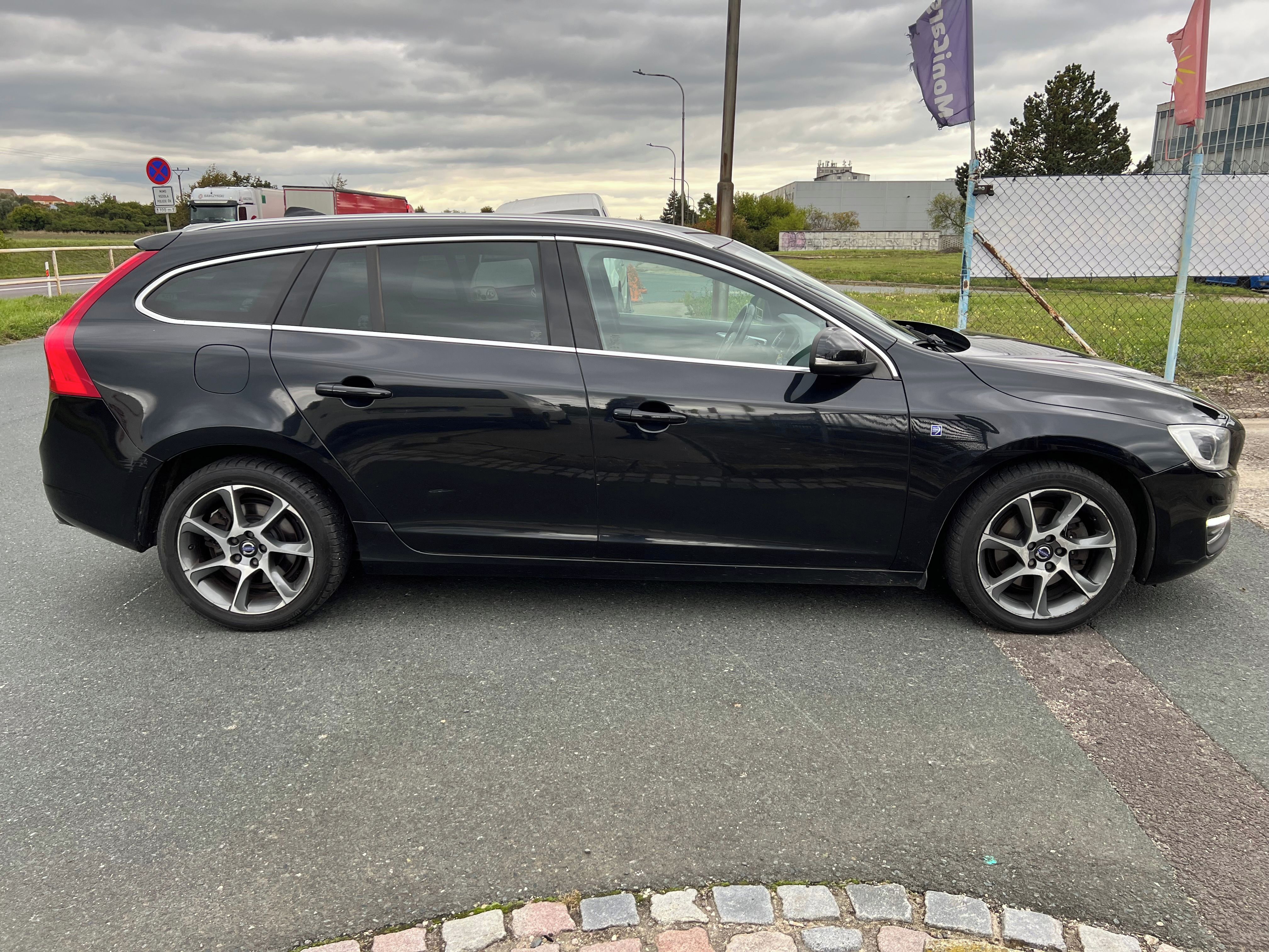 Volvo V60, 2.0 D4 133kW OCEAN RACE - fotka 4