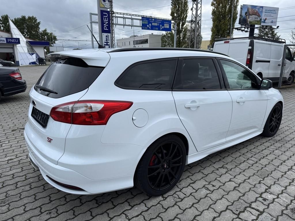 Ford Focus, ST 2.0 EB 184 kW nehavar. - fotka 5