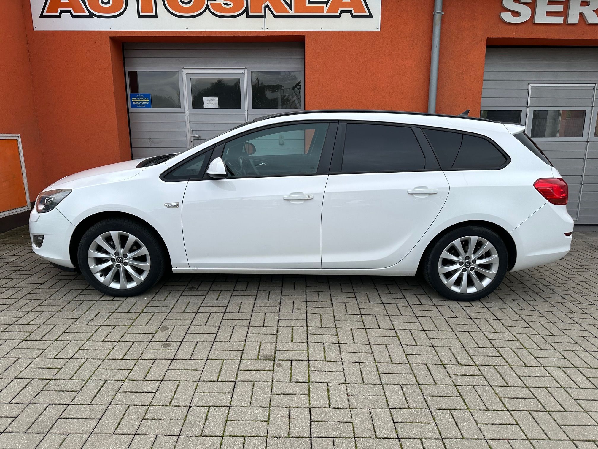 Opel Astra, 1.4 T 103KW NAVI,BI-XENON - fotka 3