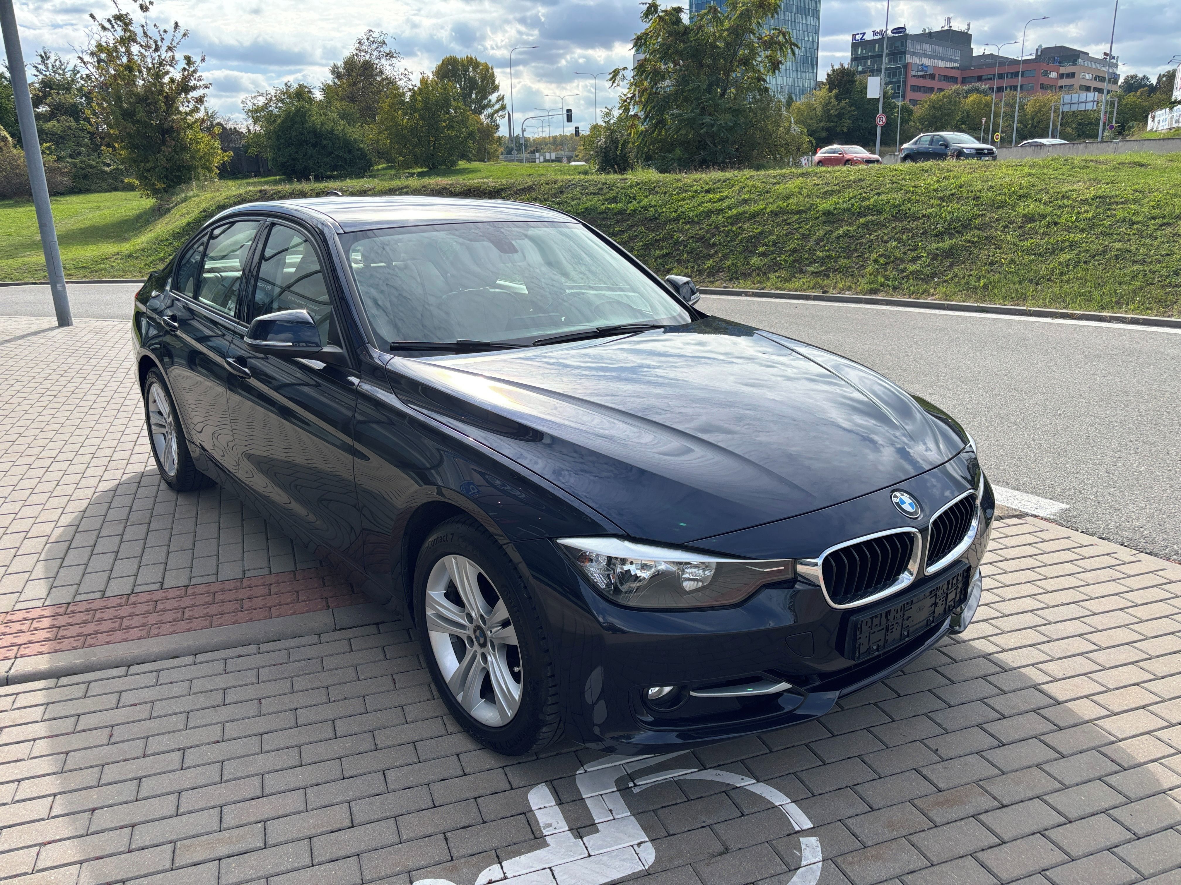 BMW Řada 3, 320i 135kW - fotka 3