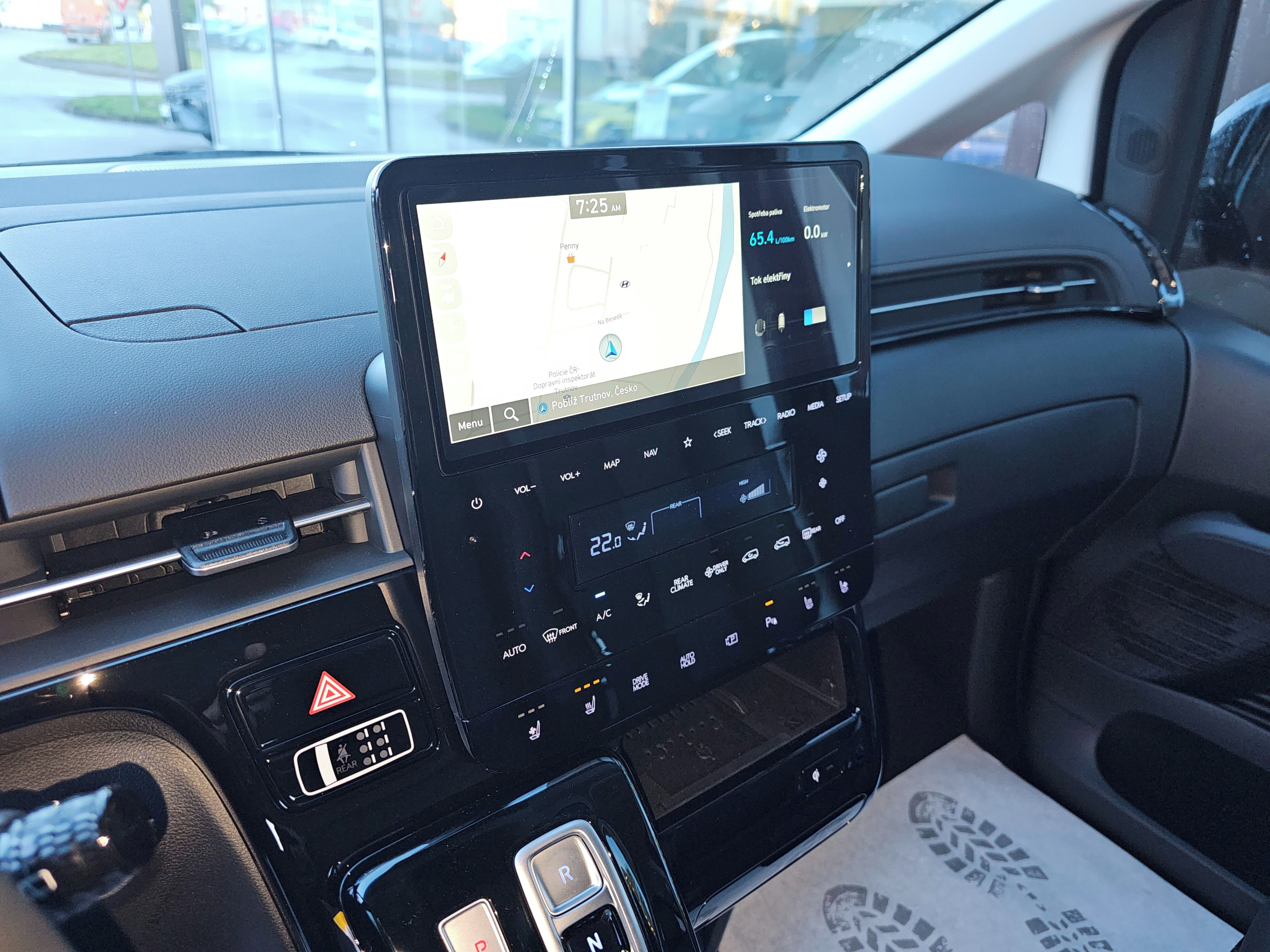 Hyundai Staria, 1,6T Hybrid 6-AT Style PREMIUM - fotka 6