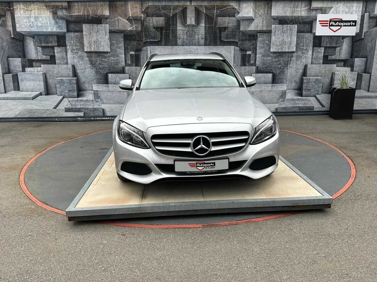 Mercedes-Benz Třídy C, 220CDI,125KW,VYHŘ. SED., TEMP. - fotka 2