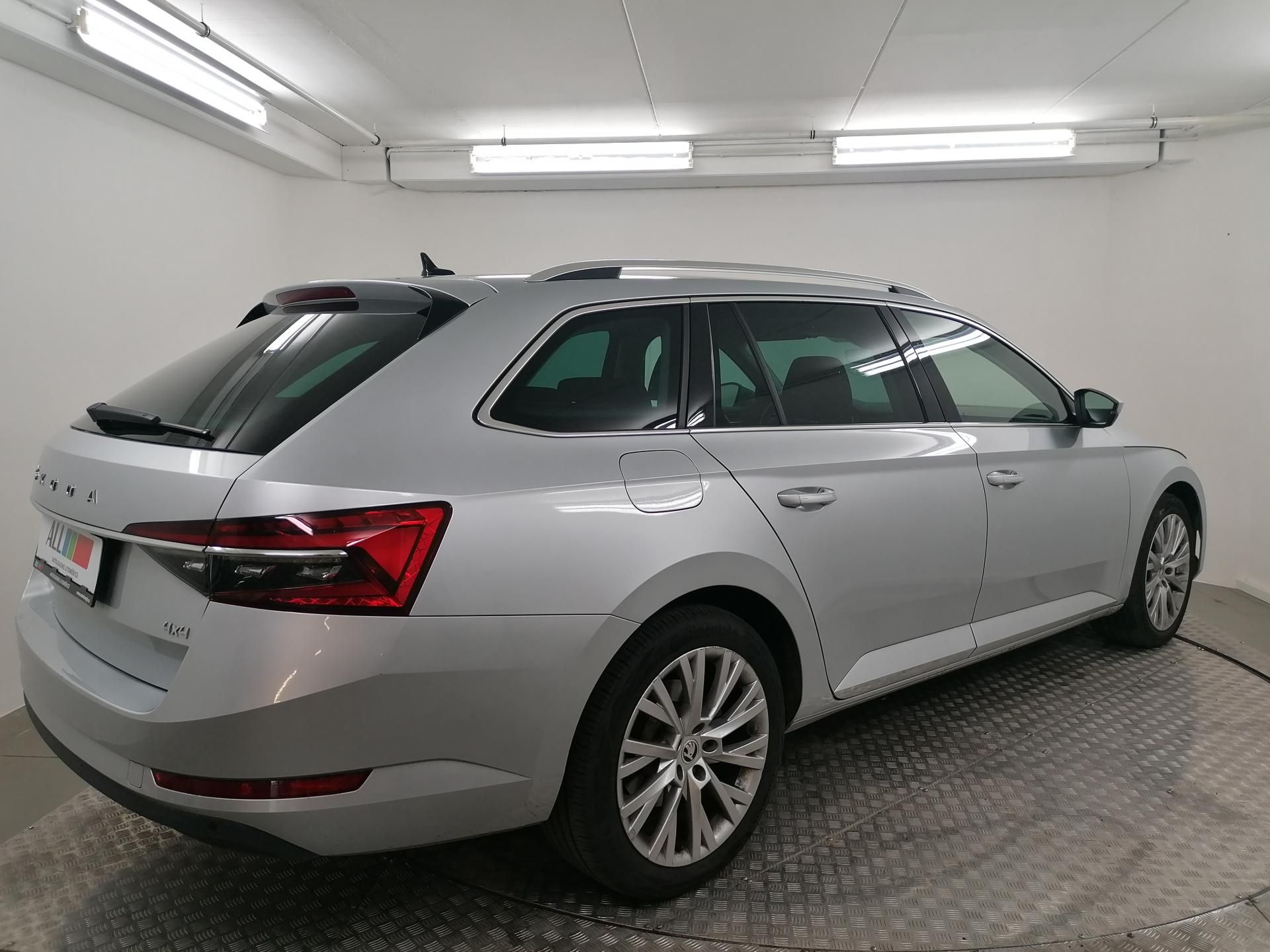 Škoda Superb, 2,0 TDI DSG 4x4 STYLE,1.MAJ.ČR - fotka 5