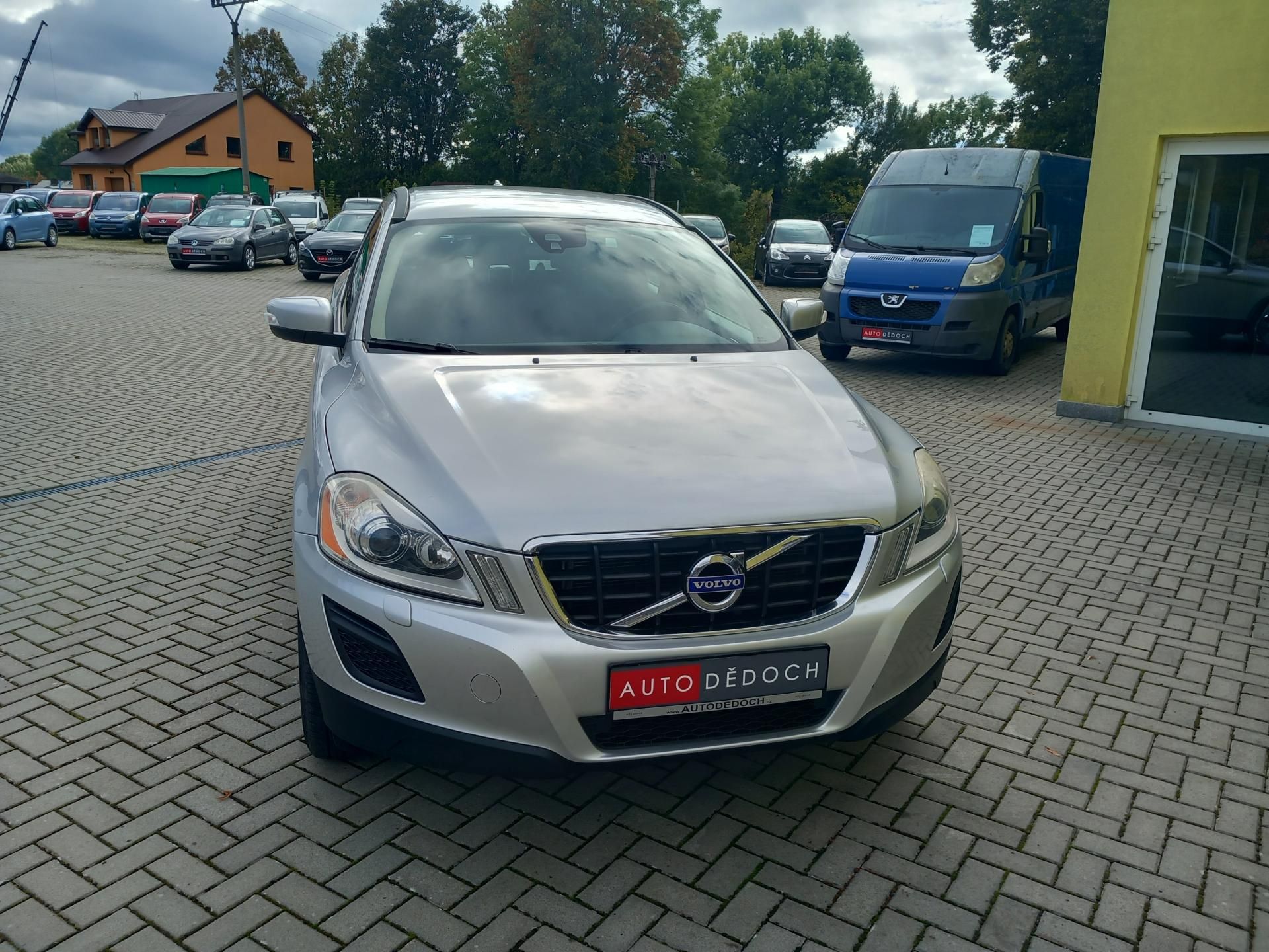 Volvo XC60, 2,4D5 158kw 4x4 PO ROZVODECH - fotka 2