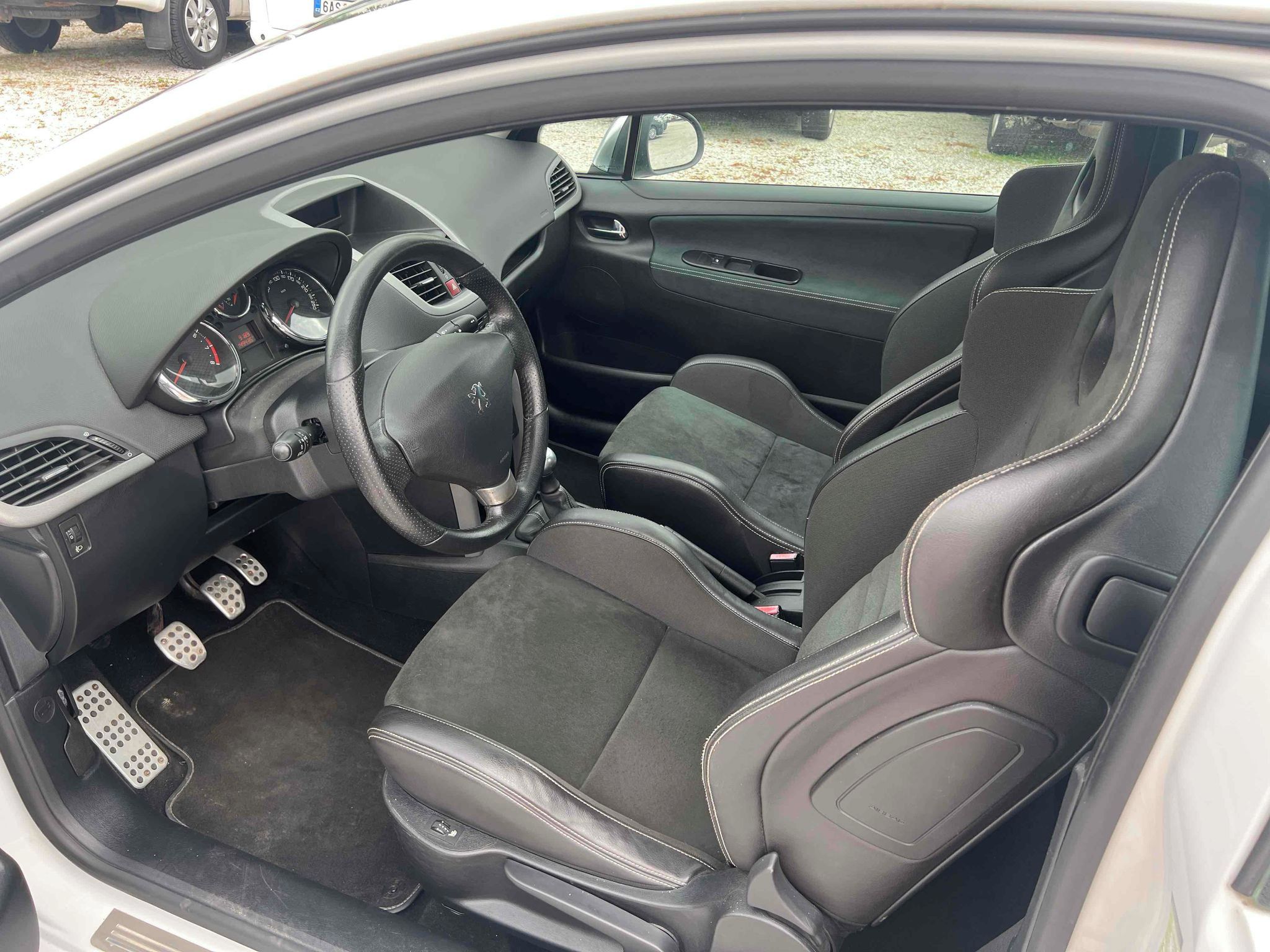 Peugeot 207, 1.6 16V 175k RC - fotka 6