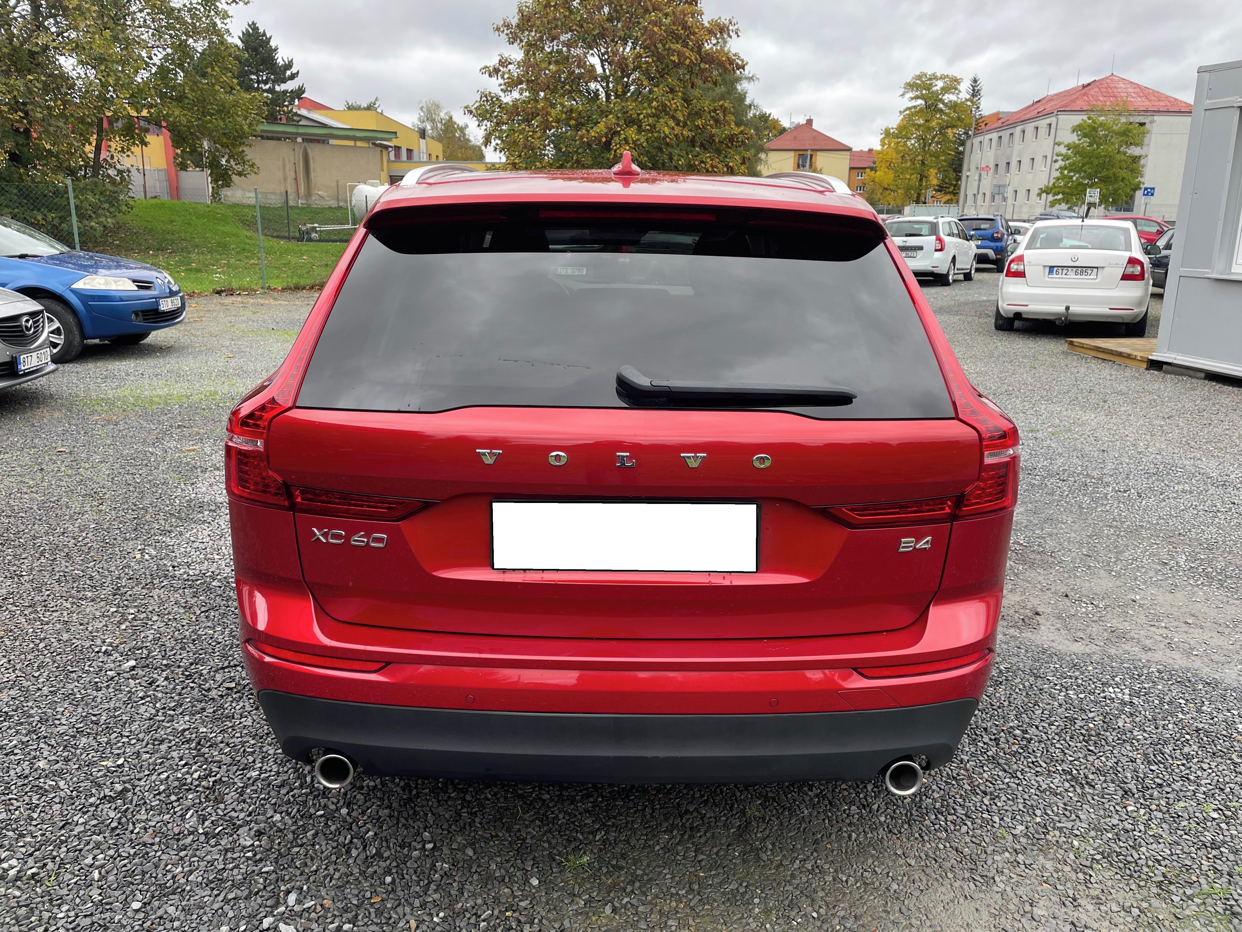 Volvo XC60, 2.0 B4 MOMENTUM PRO - fotka 3