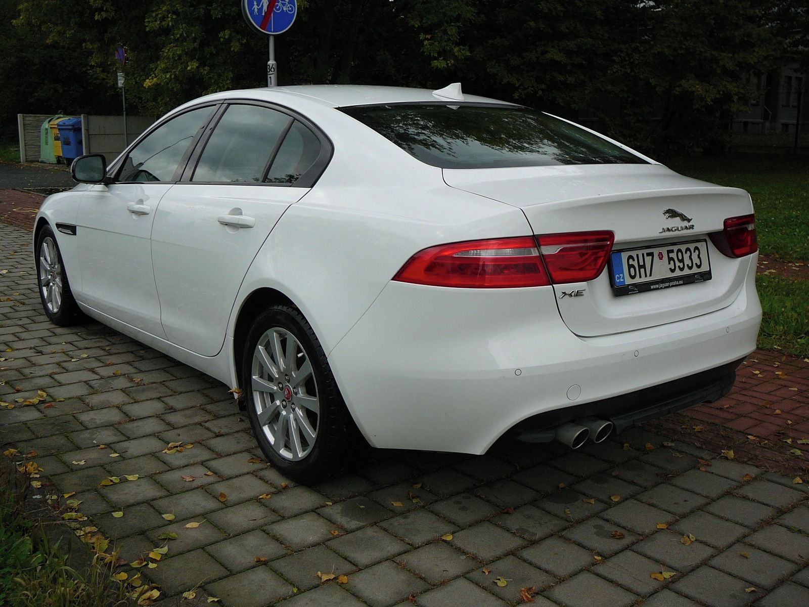 Jaguar XE, 2.0D 132kW ČR 93000!!! - fotka 4