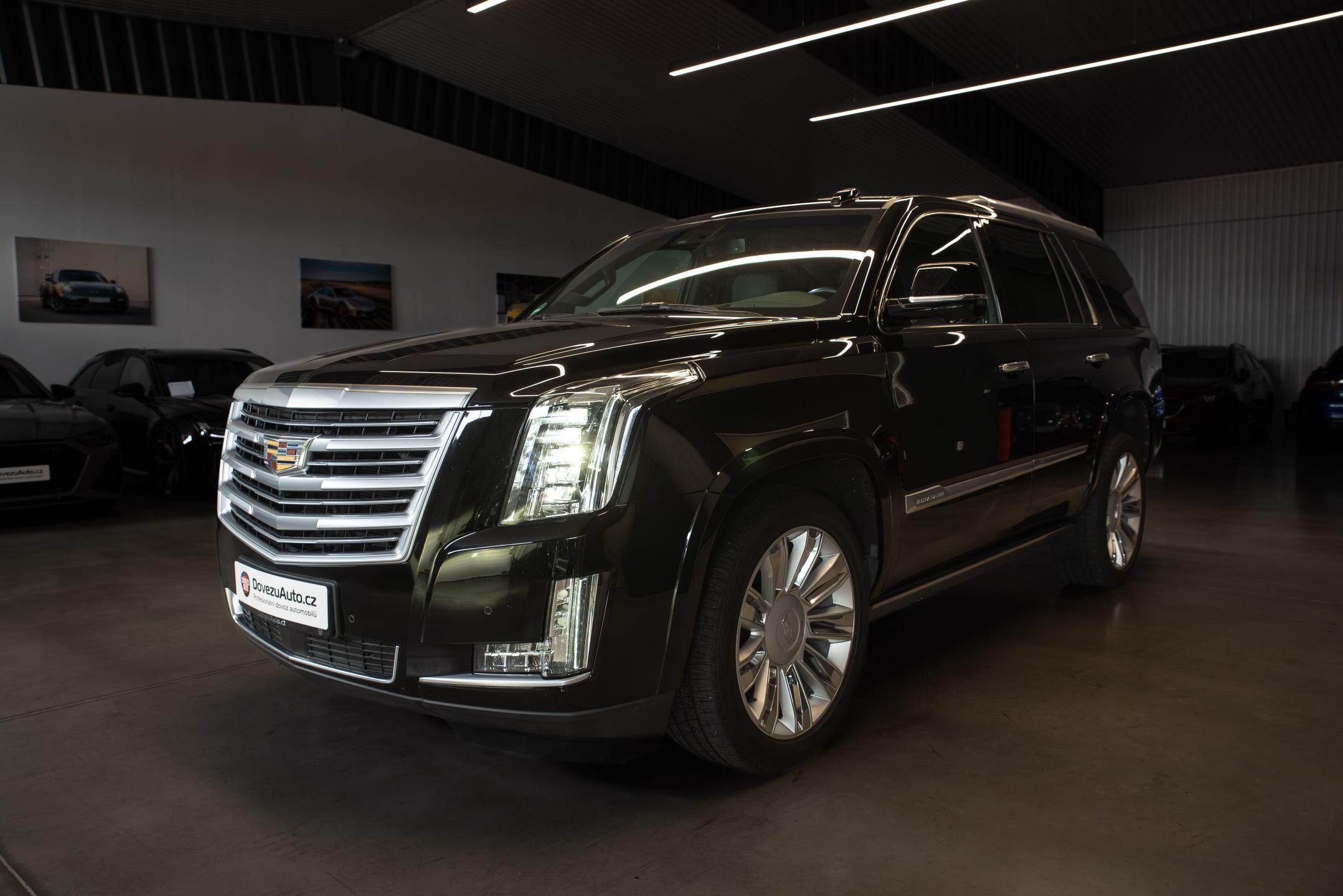Cadillac Escalade, 6.2 V8 AWD PLATINUM, KRÁTKÝ