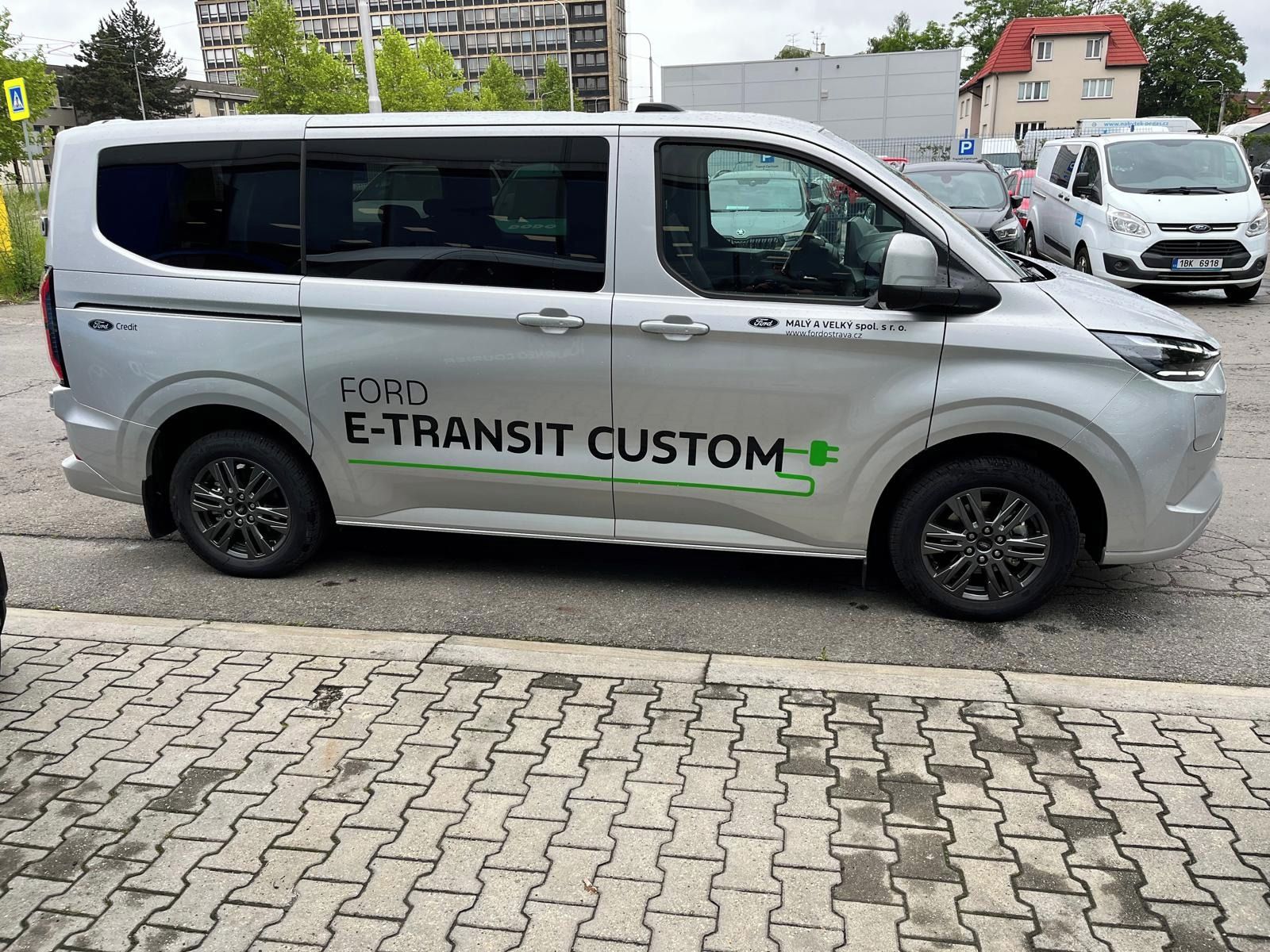 Ford Transit Custom, Kombi,64 kWh elektro 218K,DEMO - fotka 3